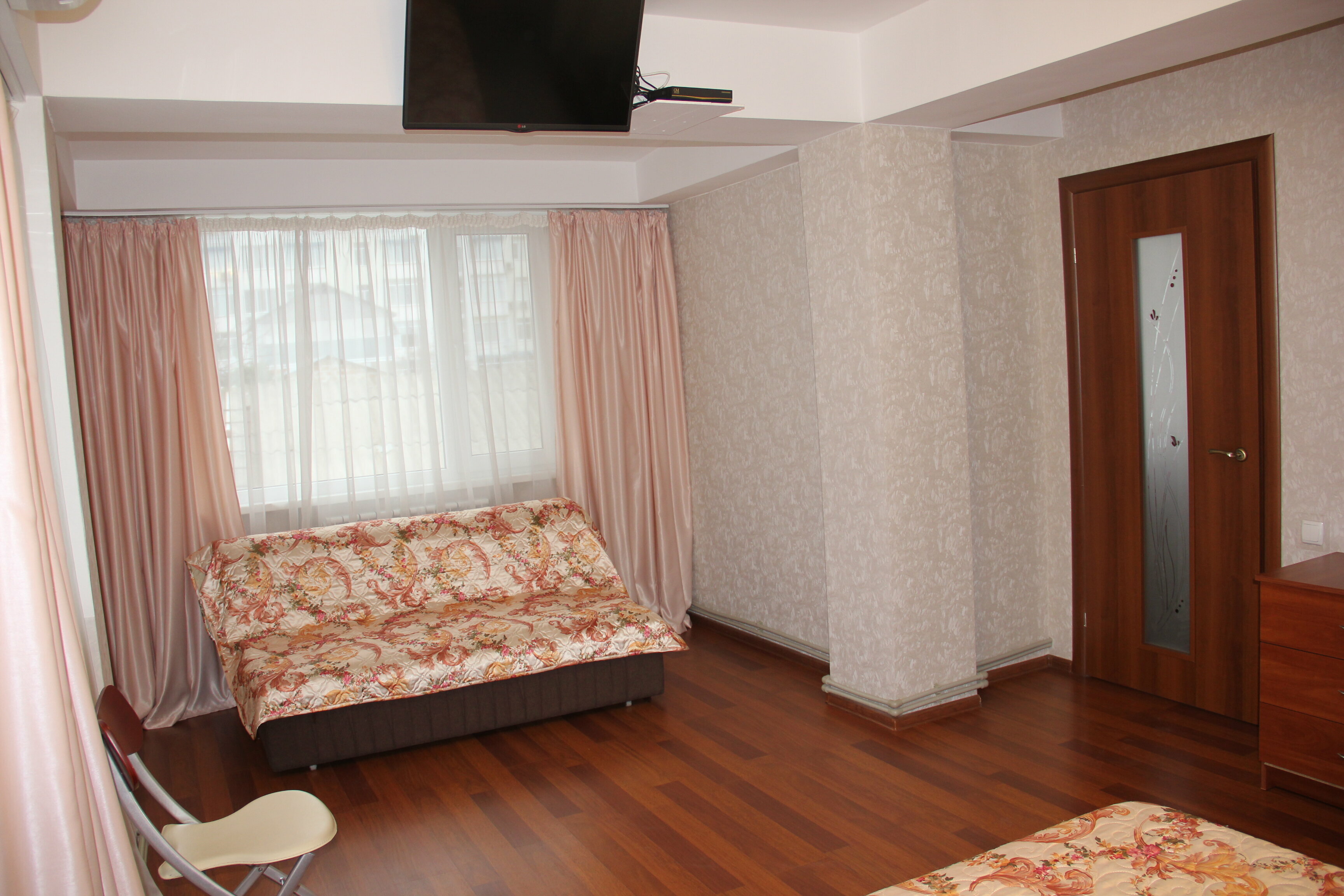 Cемейный номер с собственной ванной комнатой