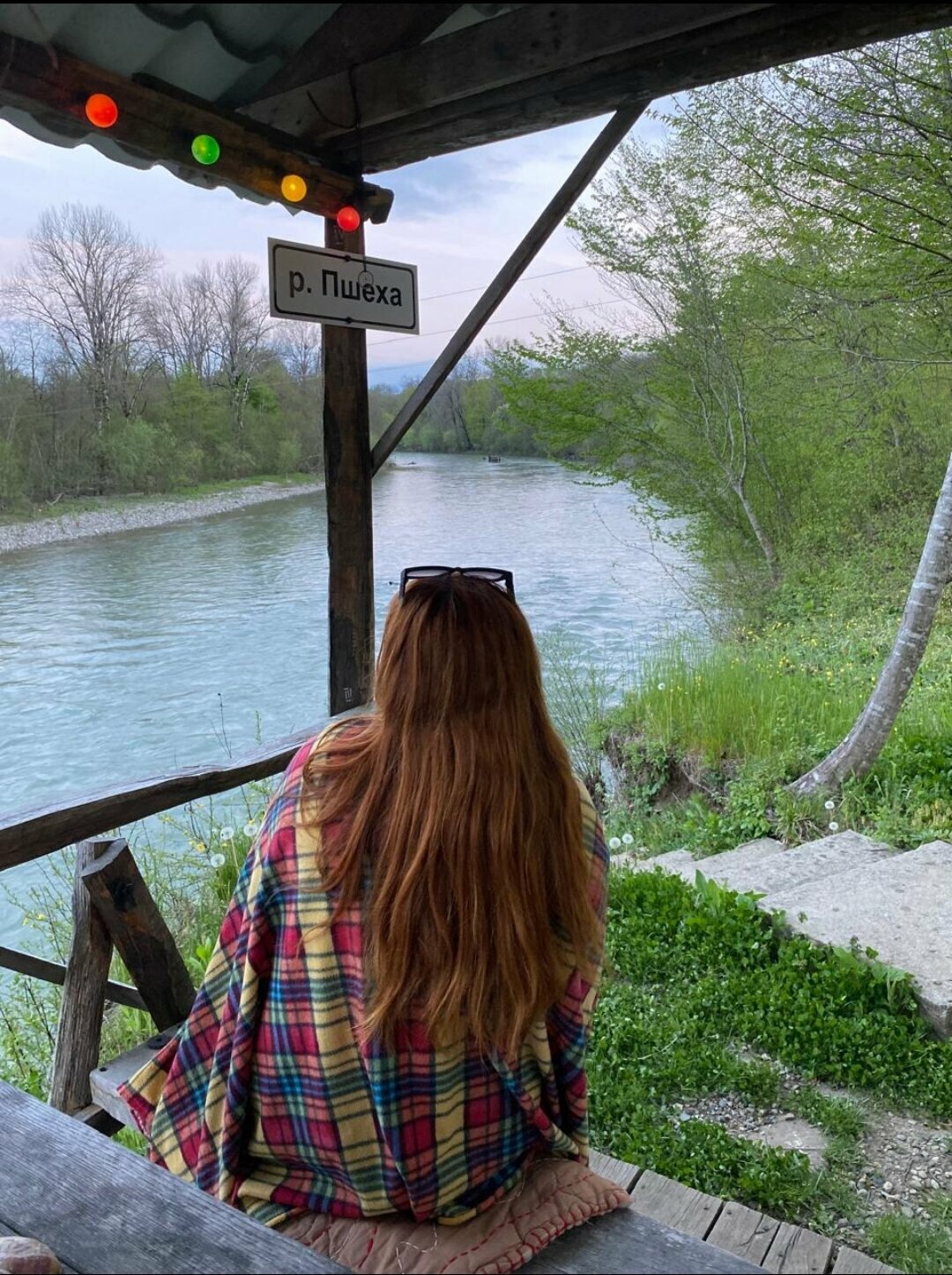 Дом у горной реки