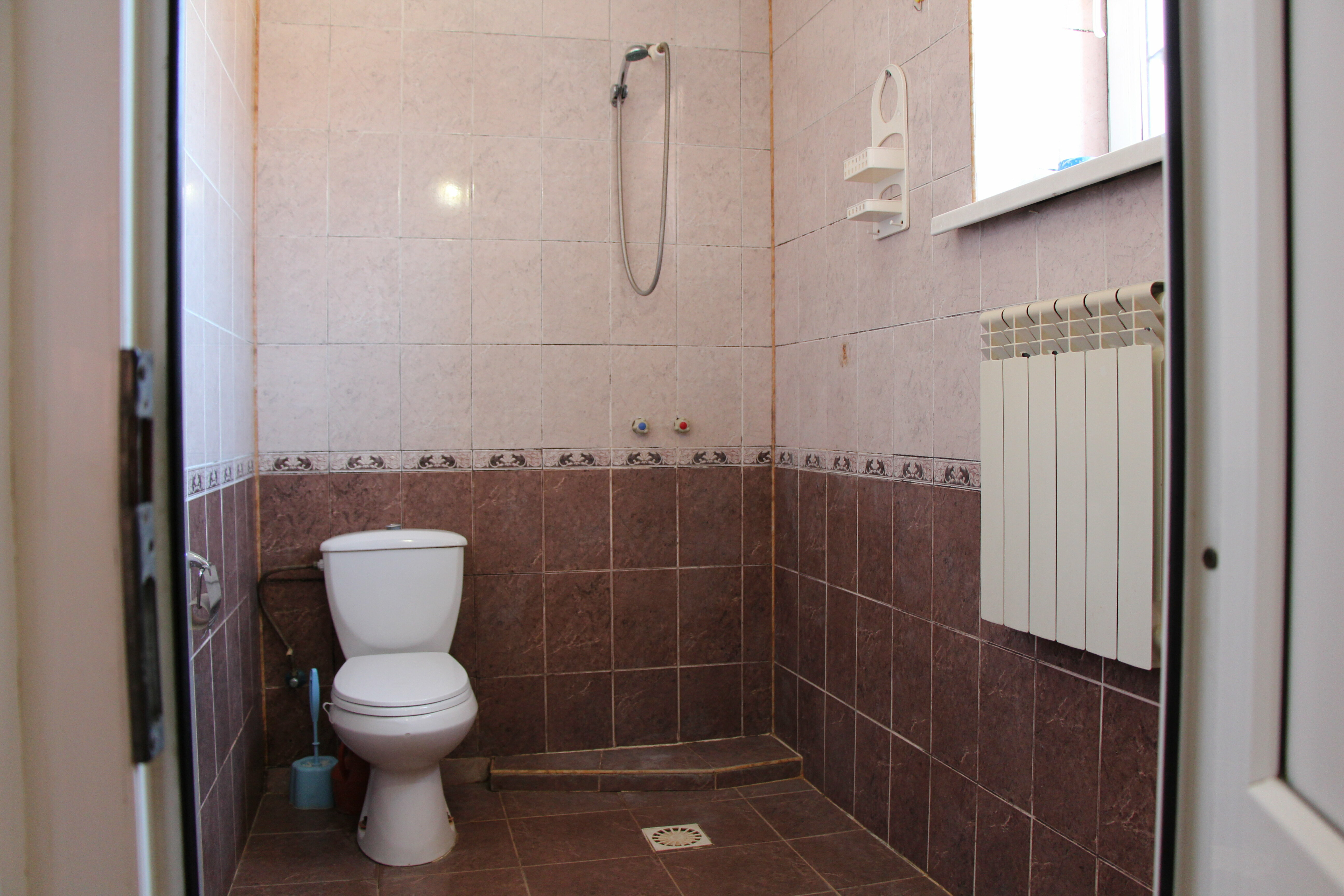 Четырехместный номер с душем