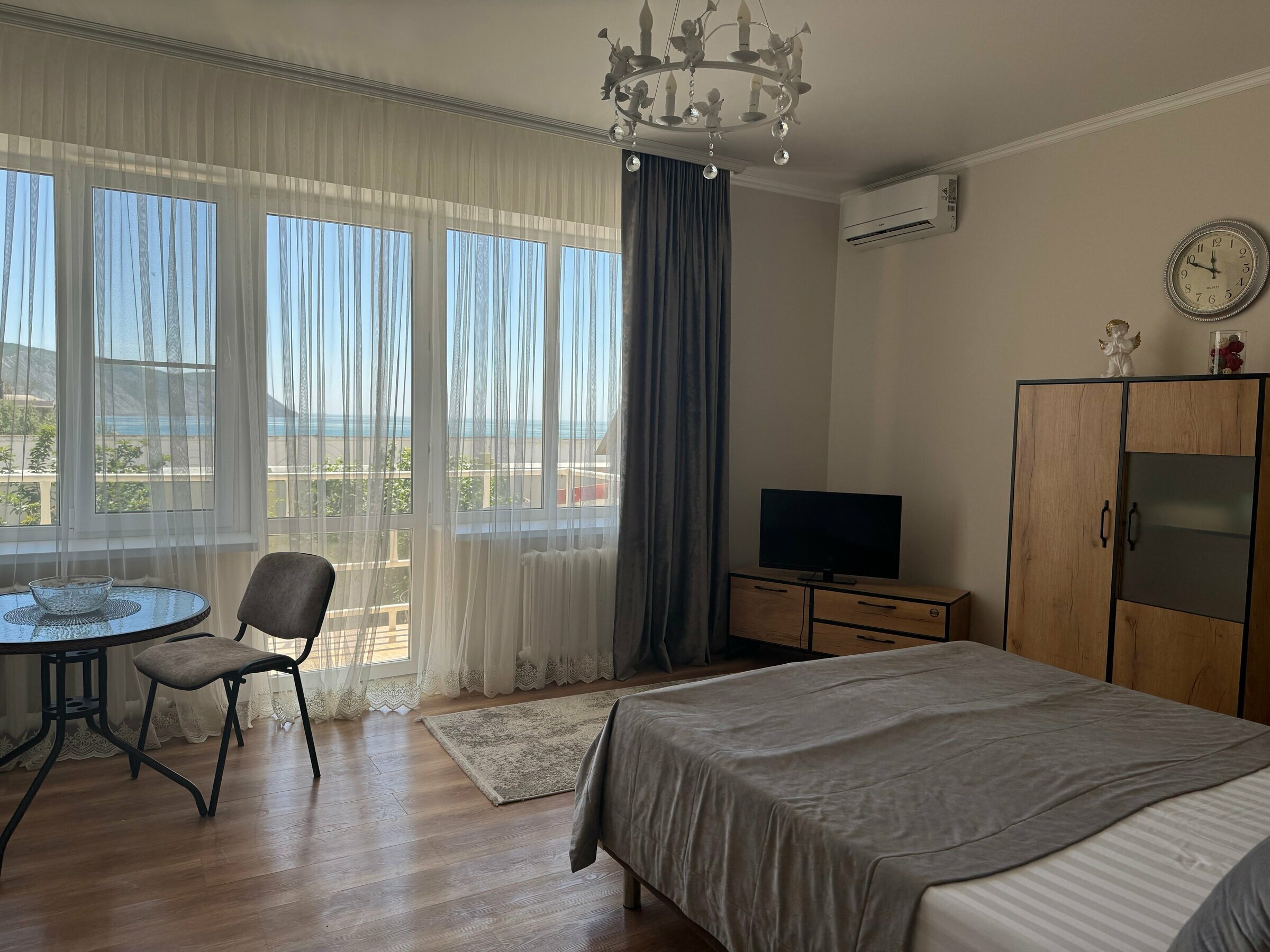 Улучшенный трехместный номер с видом на море