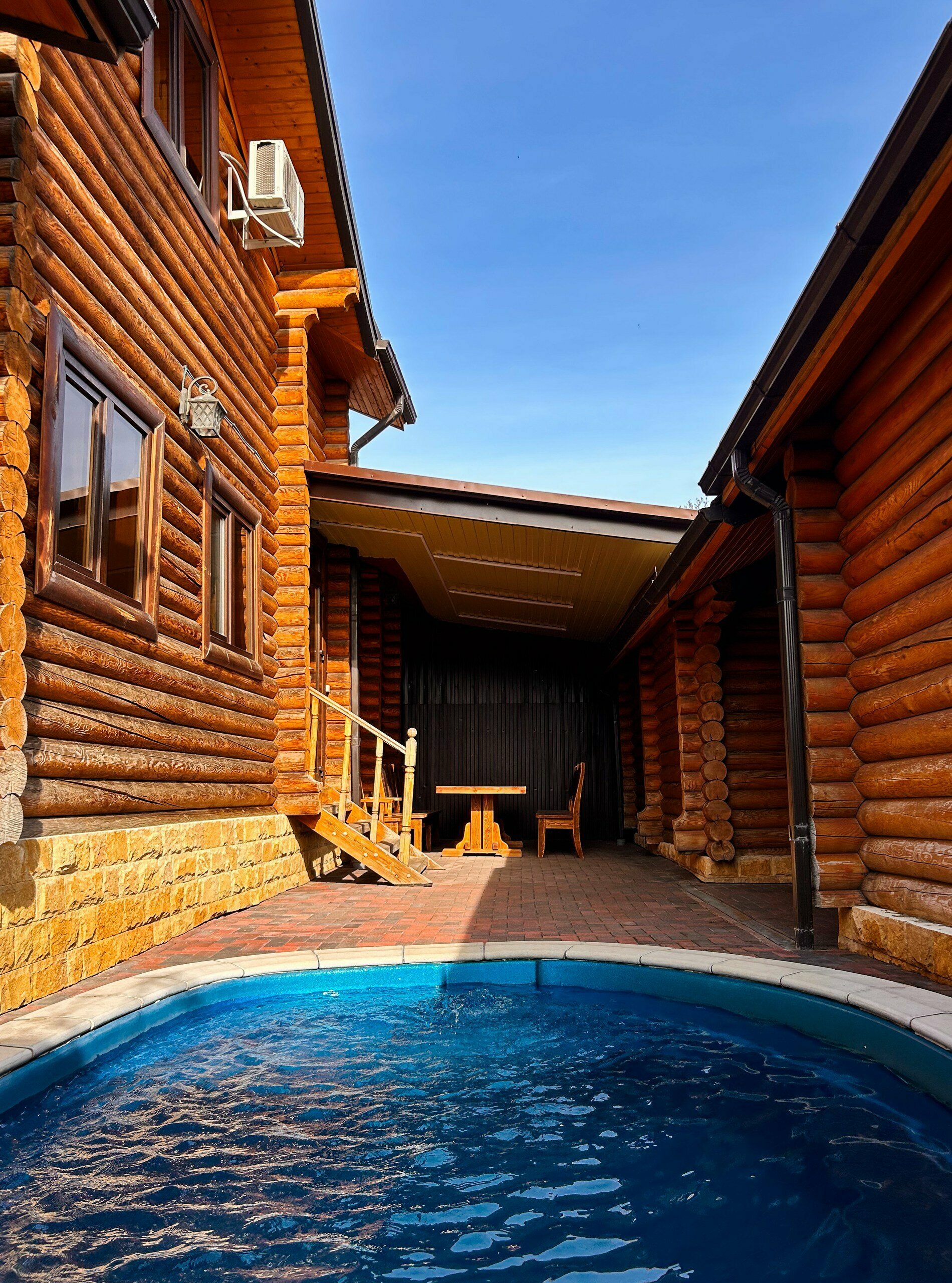 Коттедж с собственным бассейном