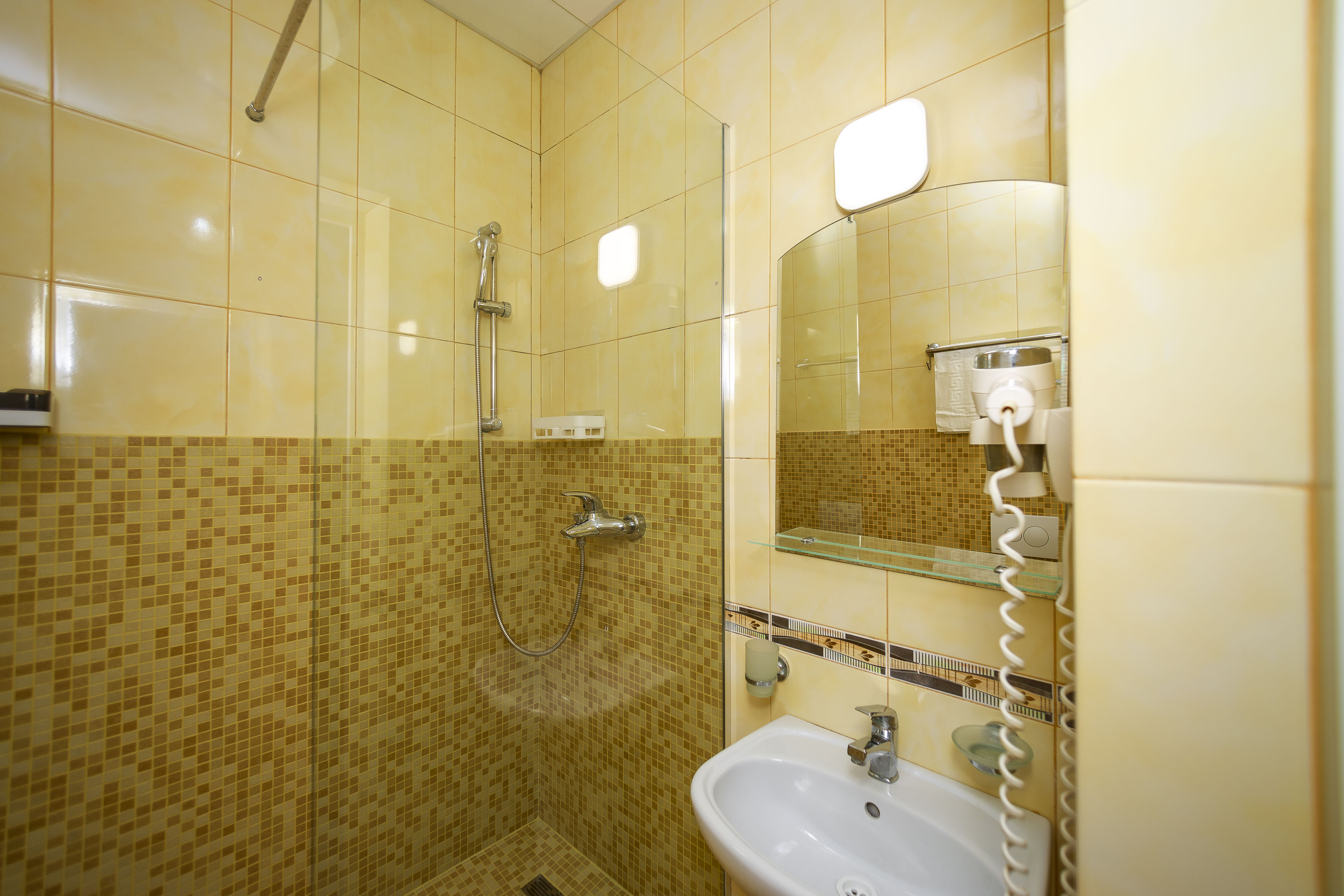 Трехместный номер с балконом