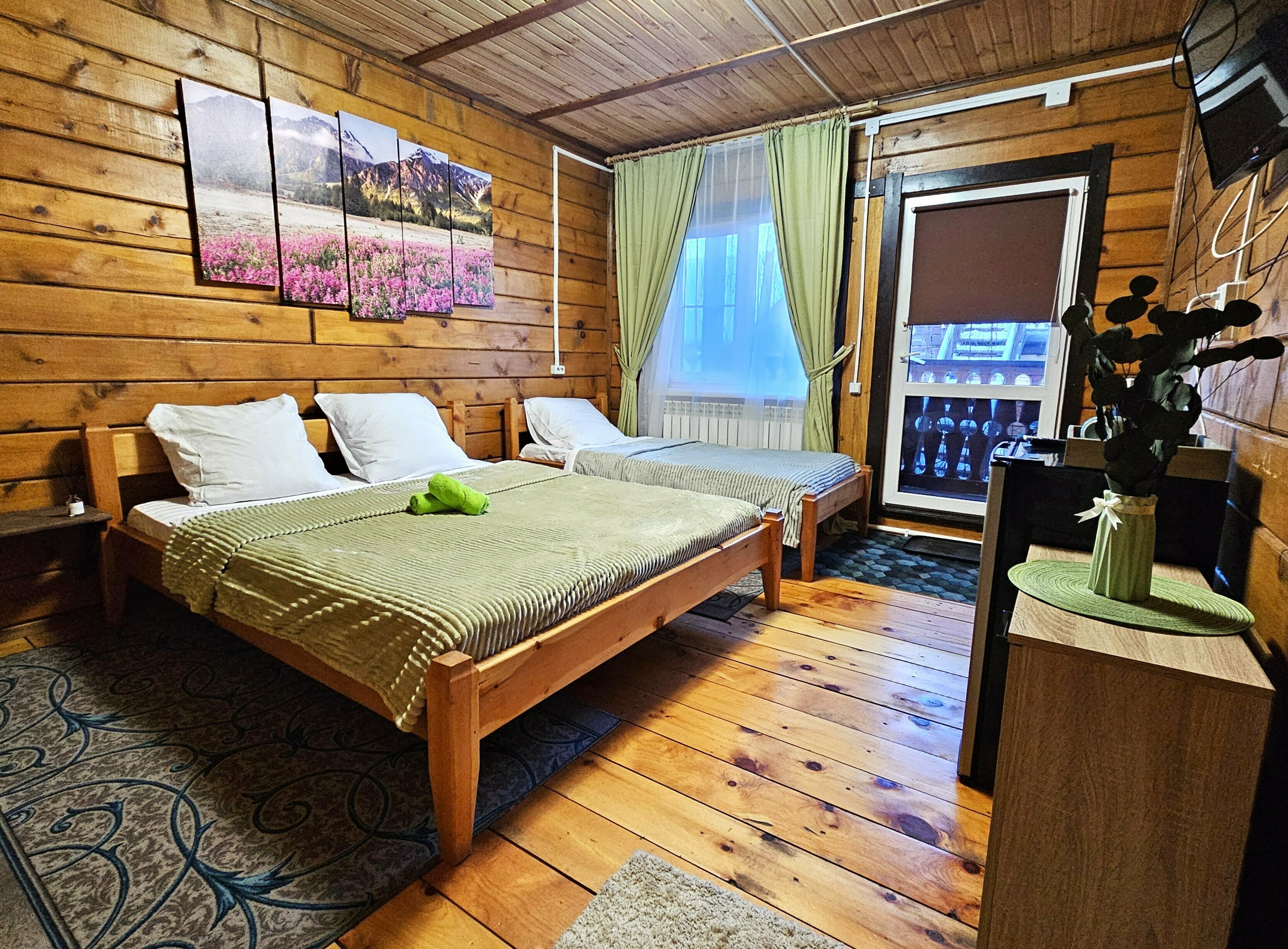 Трехместный номер «Комфорт» с душем