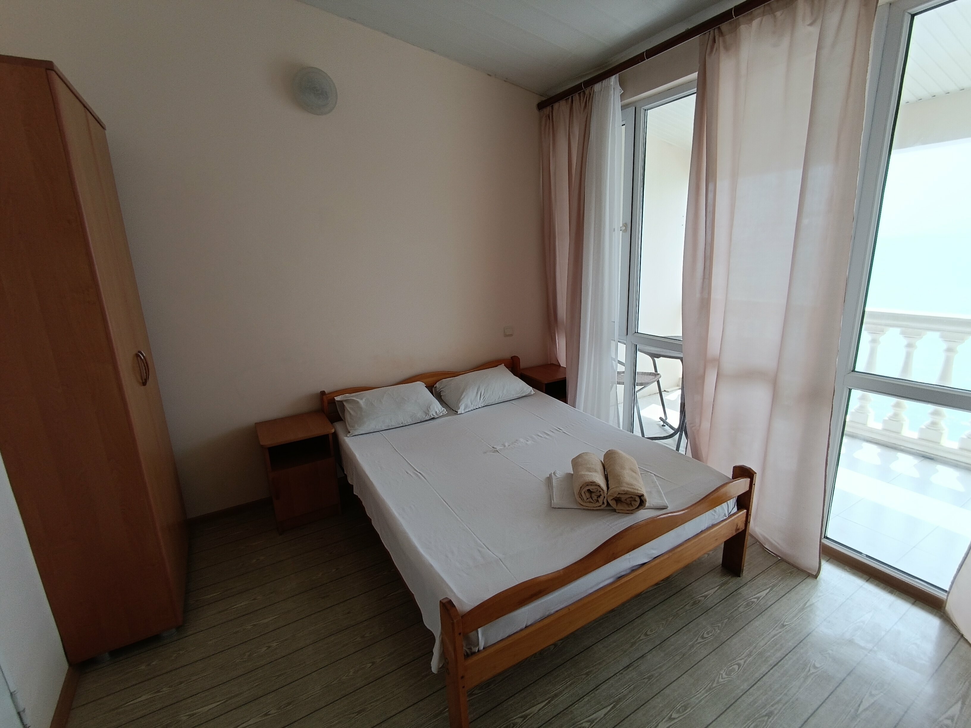 Трехместный номер с балконом