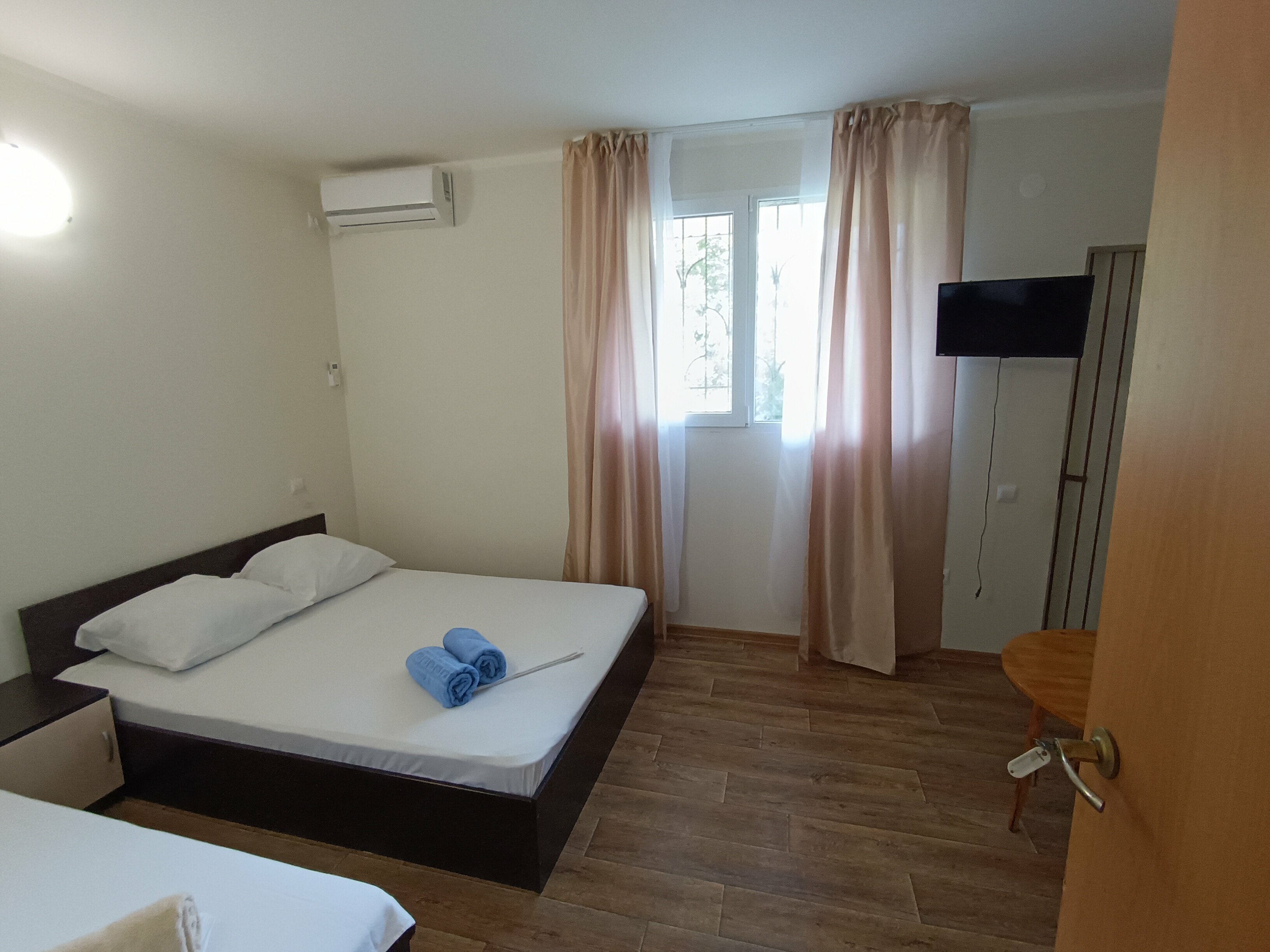 Трехместный номер с видом на сад