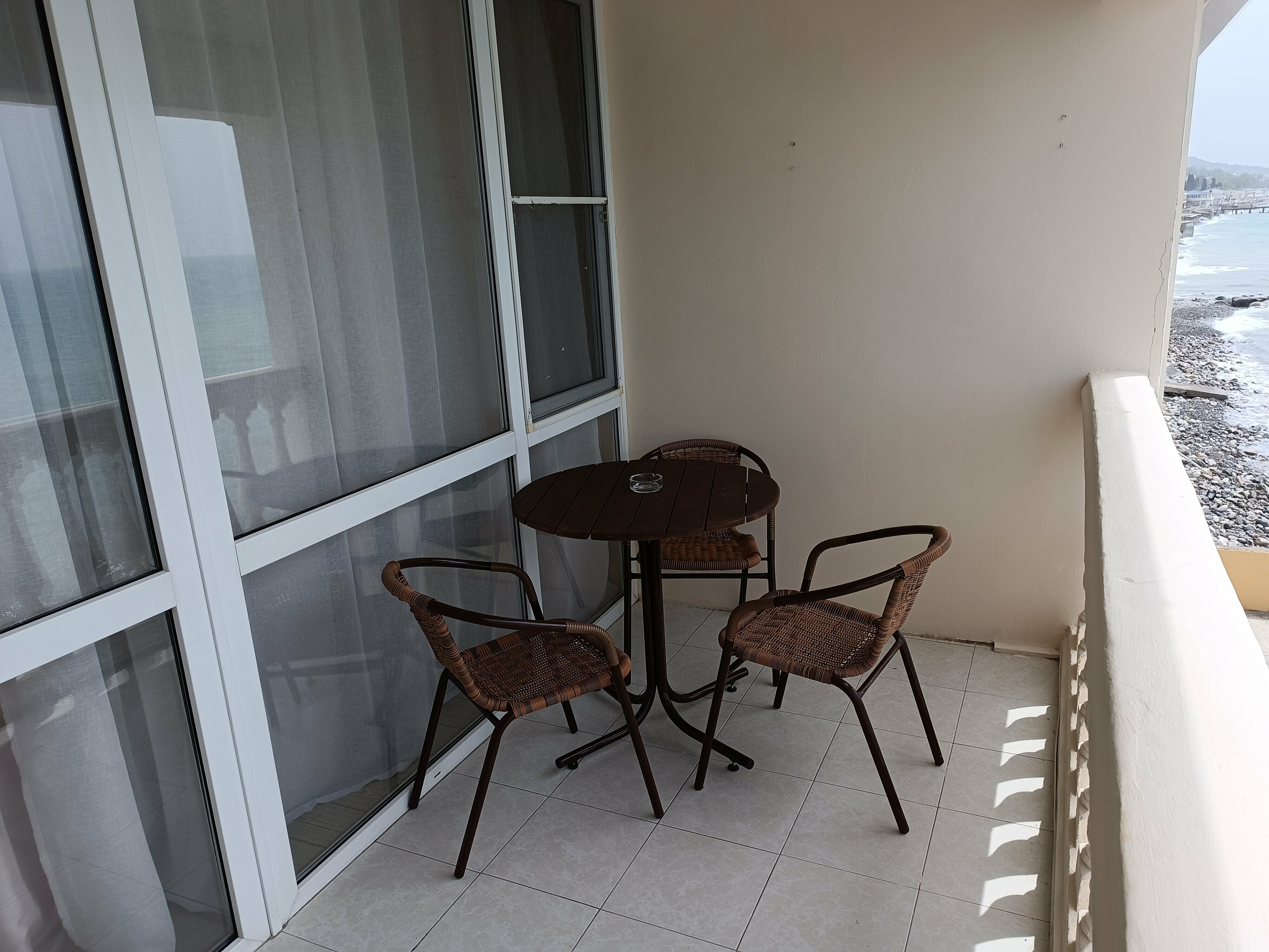 Трехместный номер с балконом