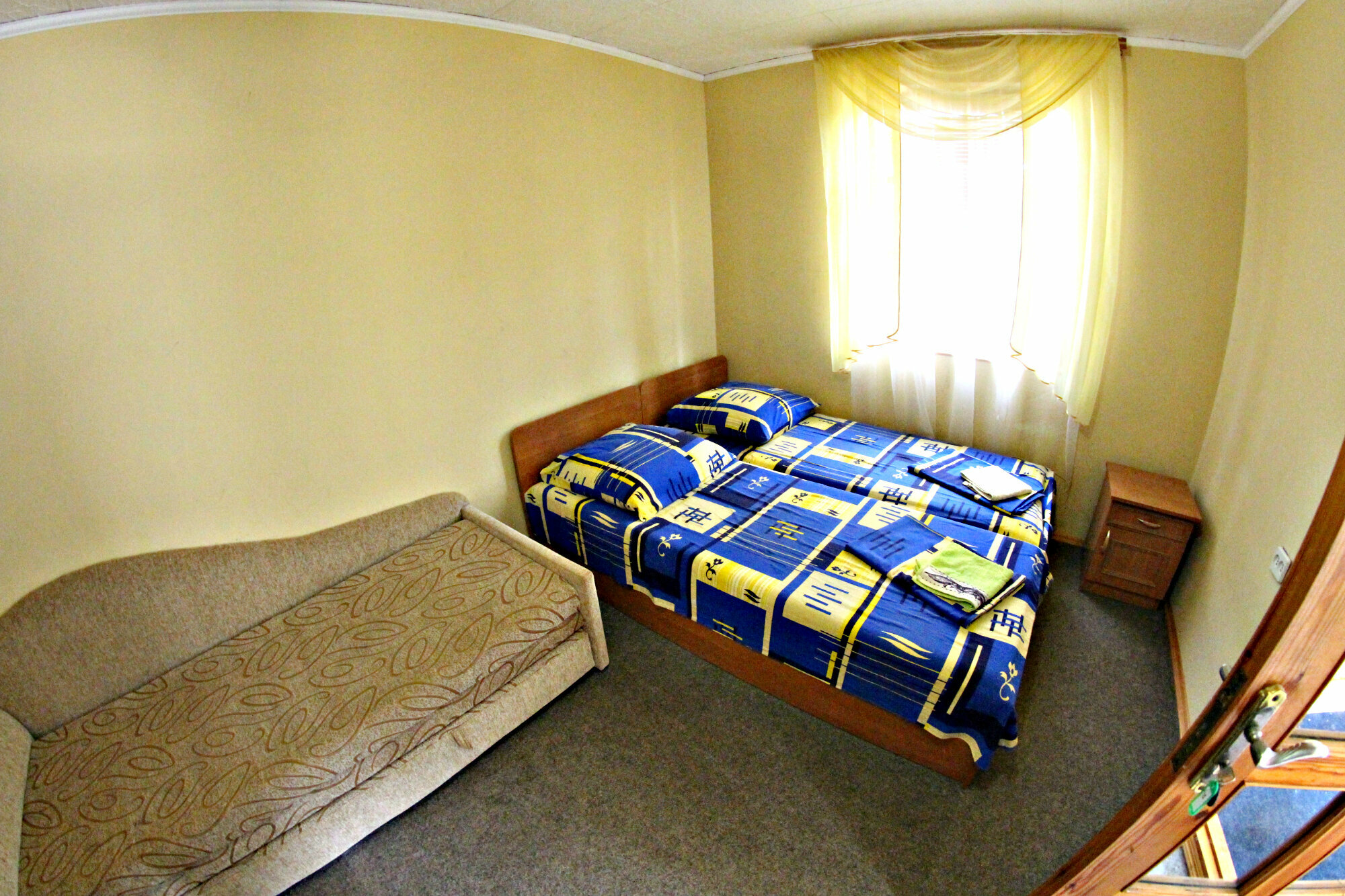 Трехместный номер с террасой