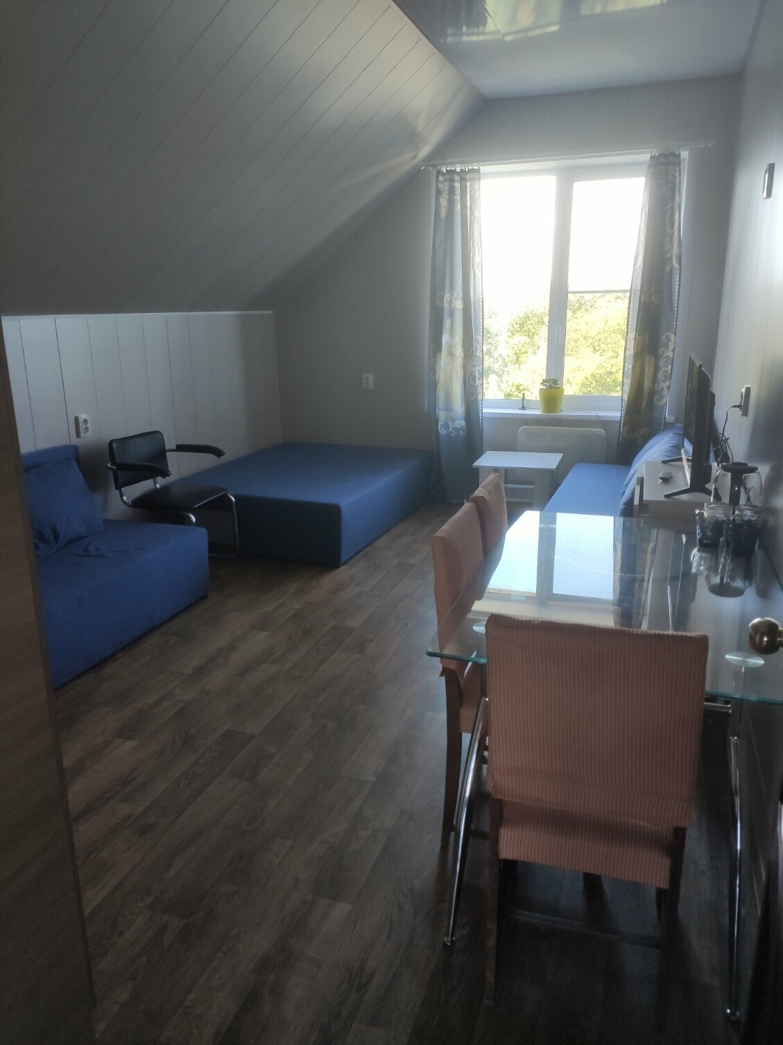 Трехместный номер с общей ванной комнатой