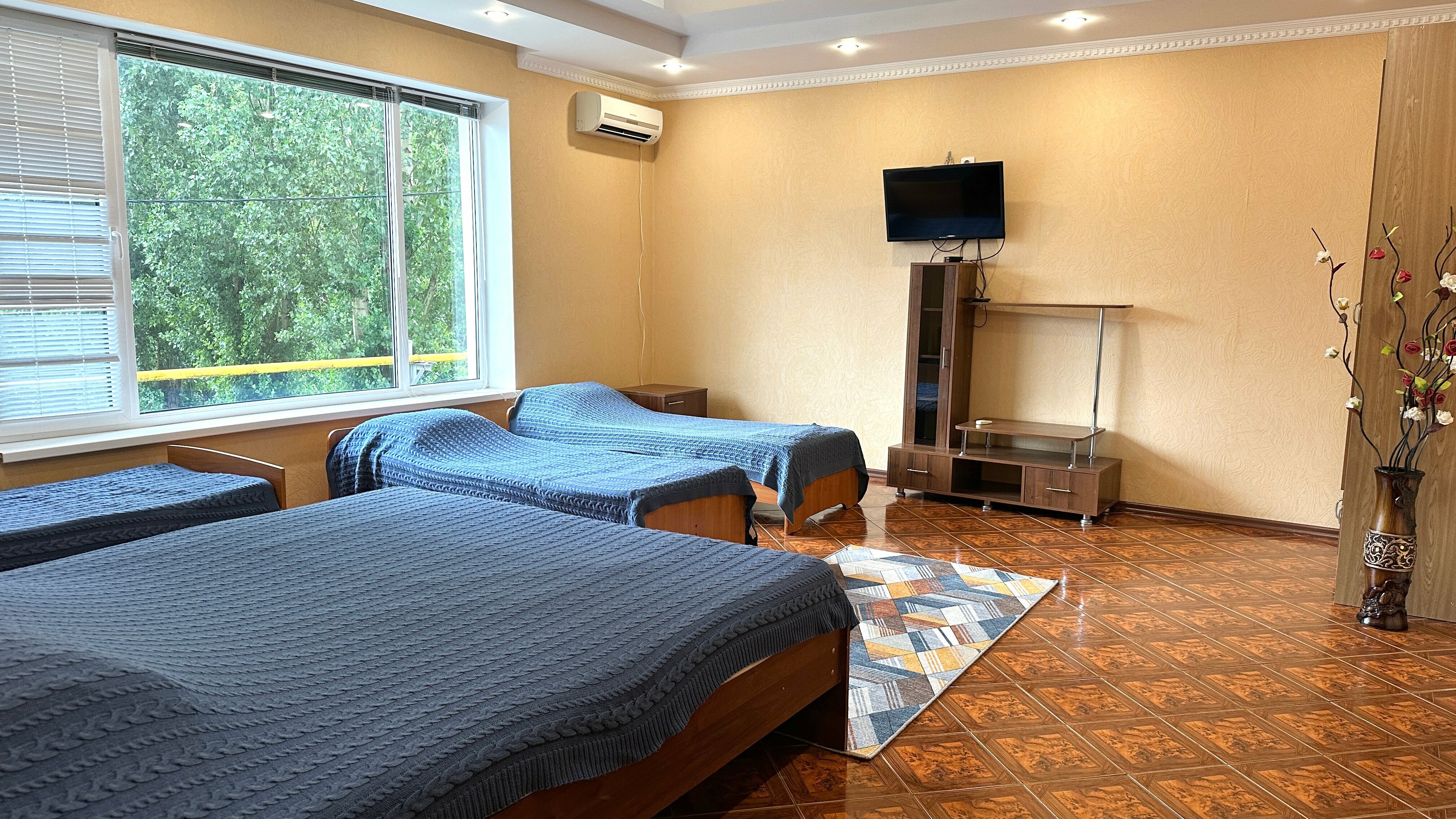 Cемейный номер с собственной ванной комнатой