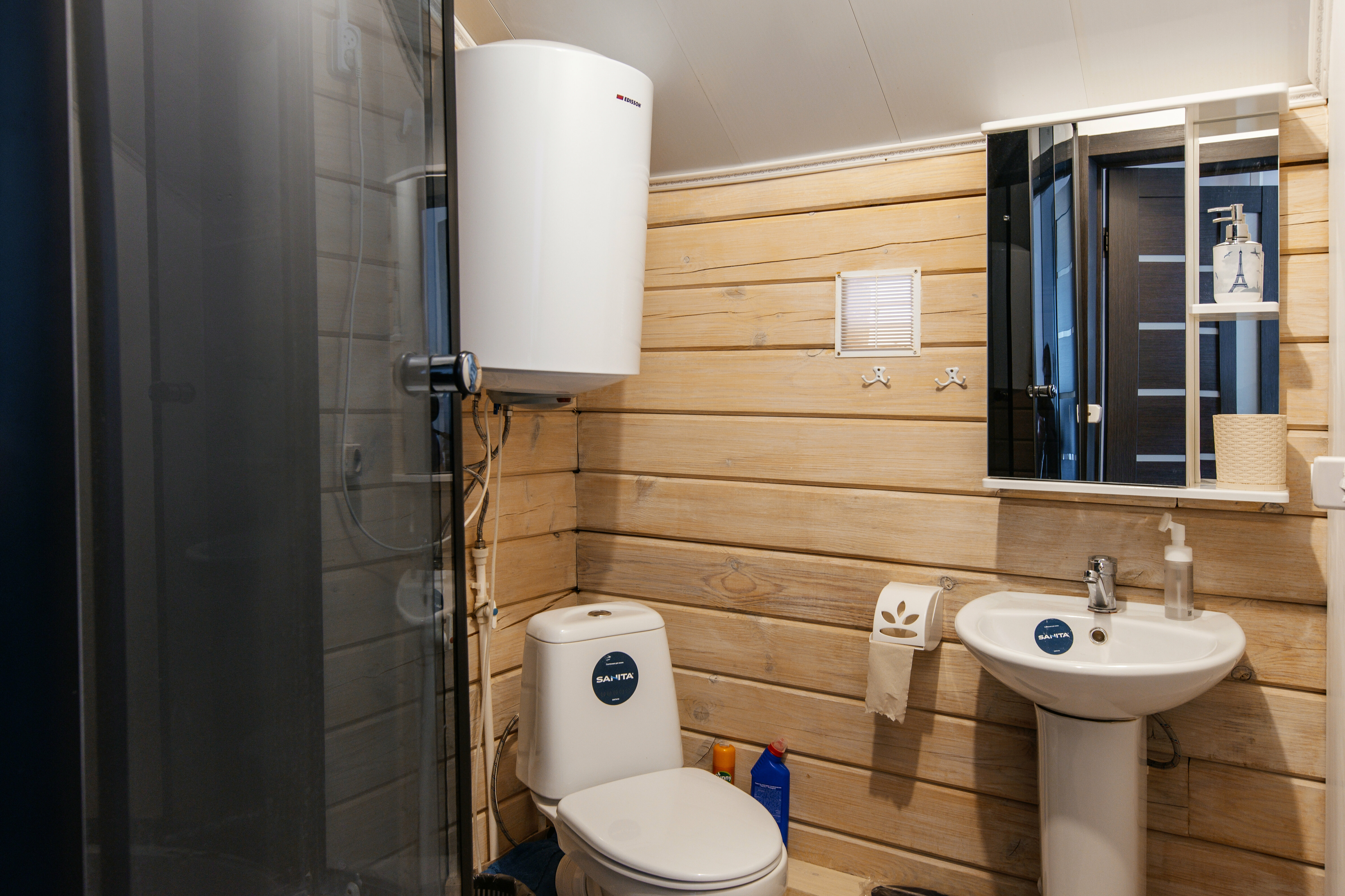 Трехместный номер с видом на горы