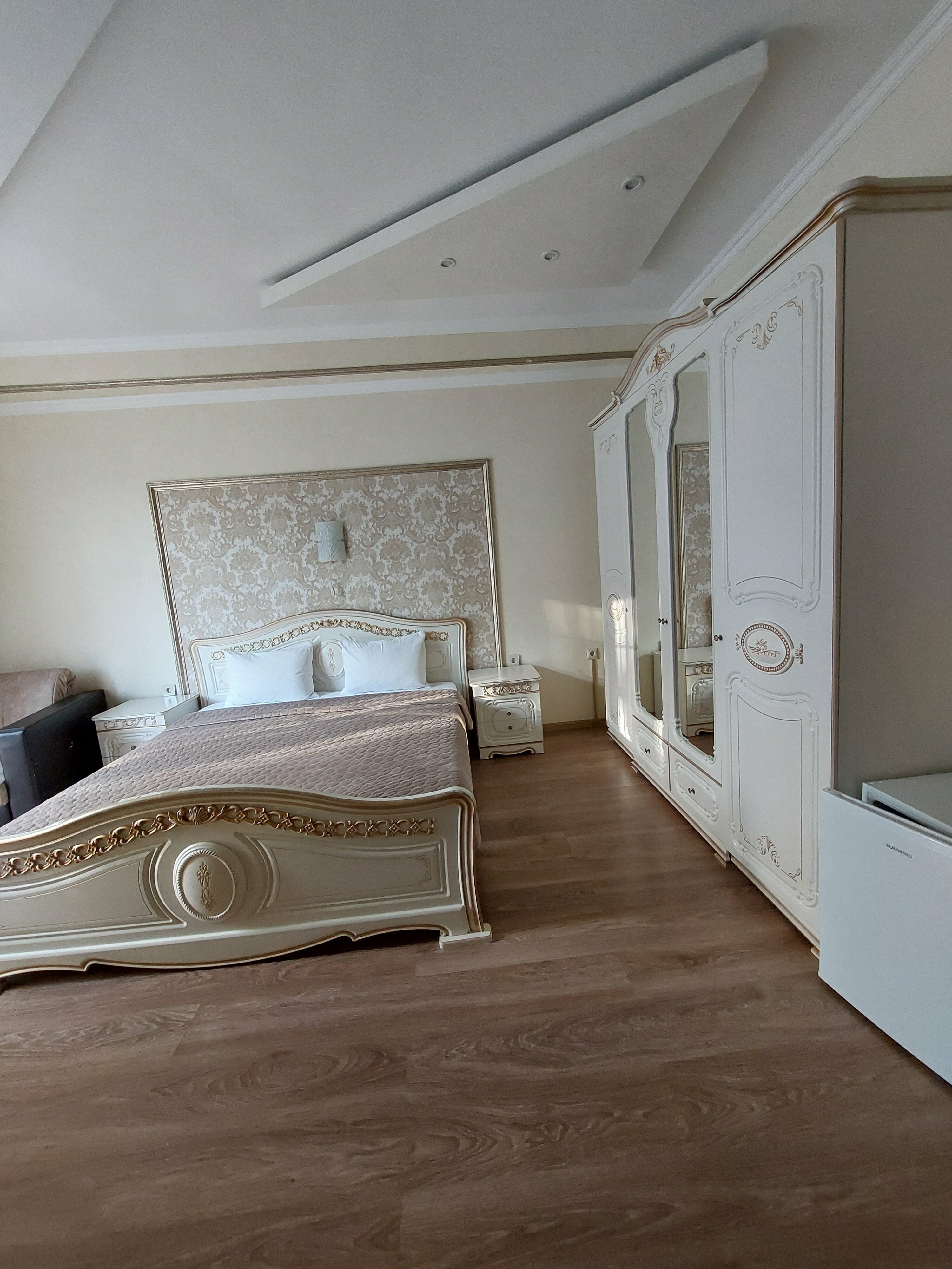 Трехместный номер с окном