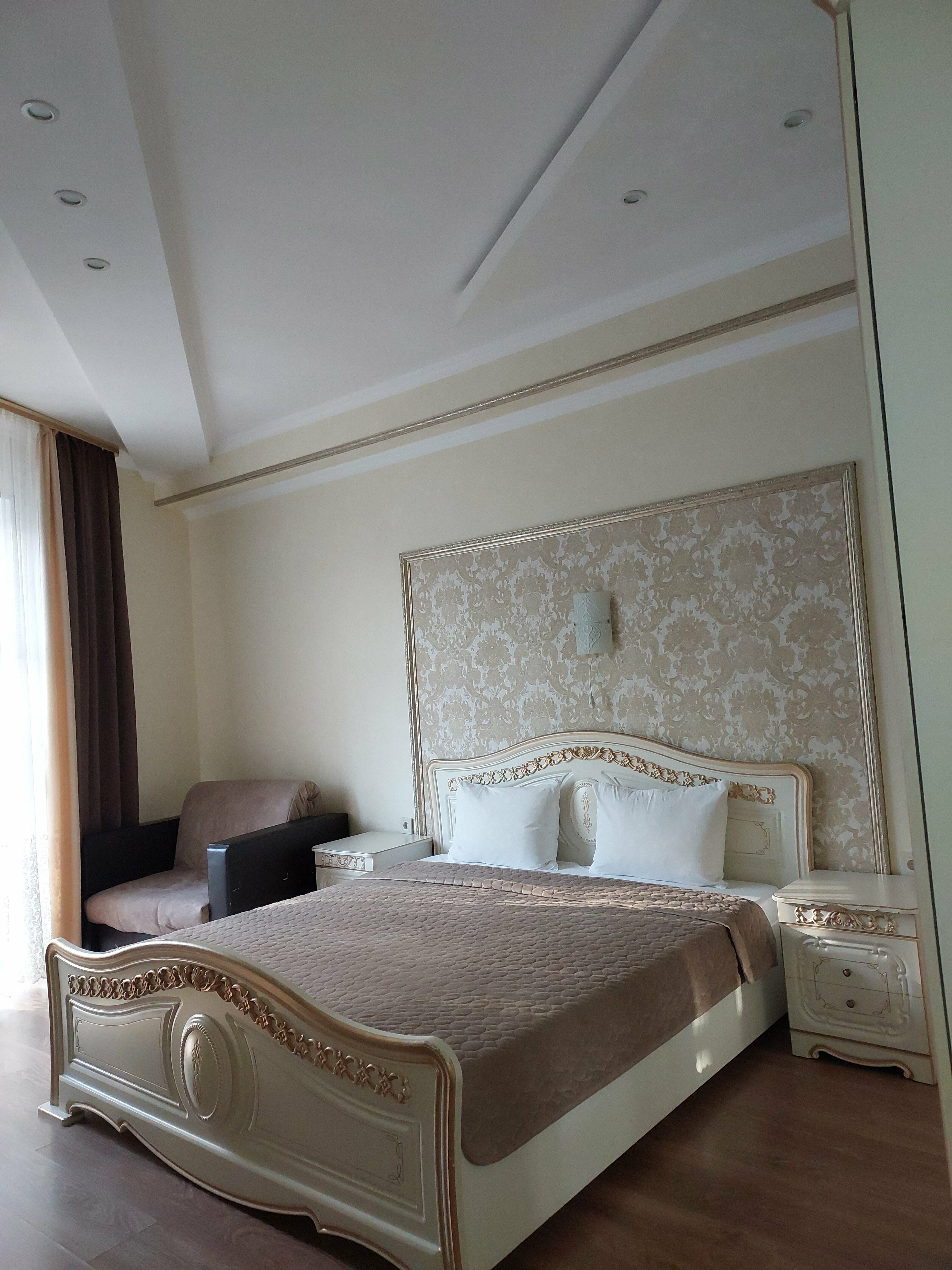 Трехместный номер с окном