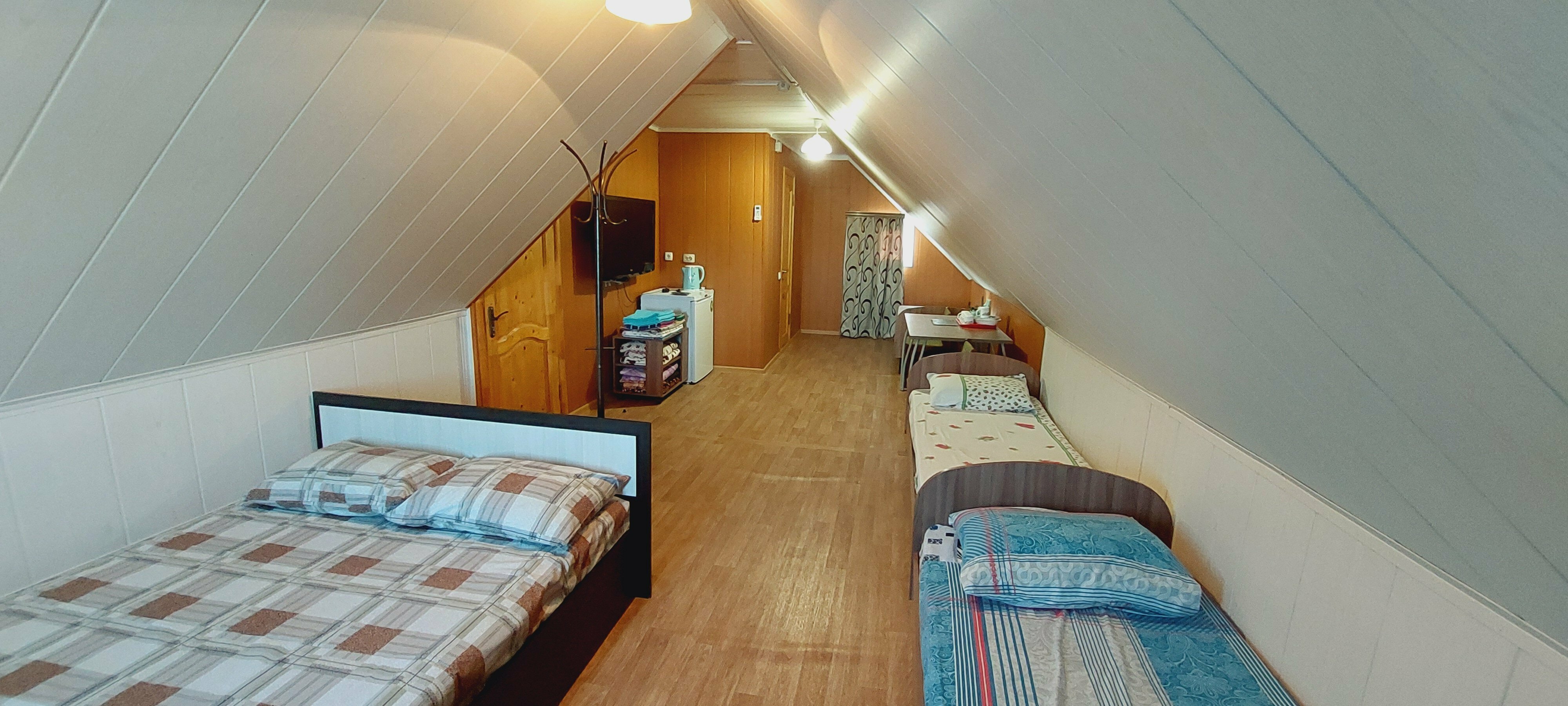 Cемейный номер с собственной ванной комнатой