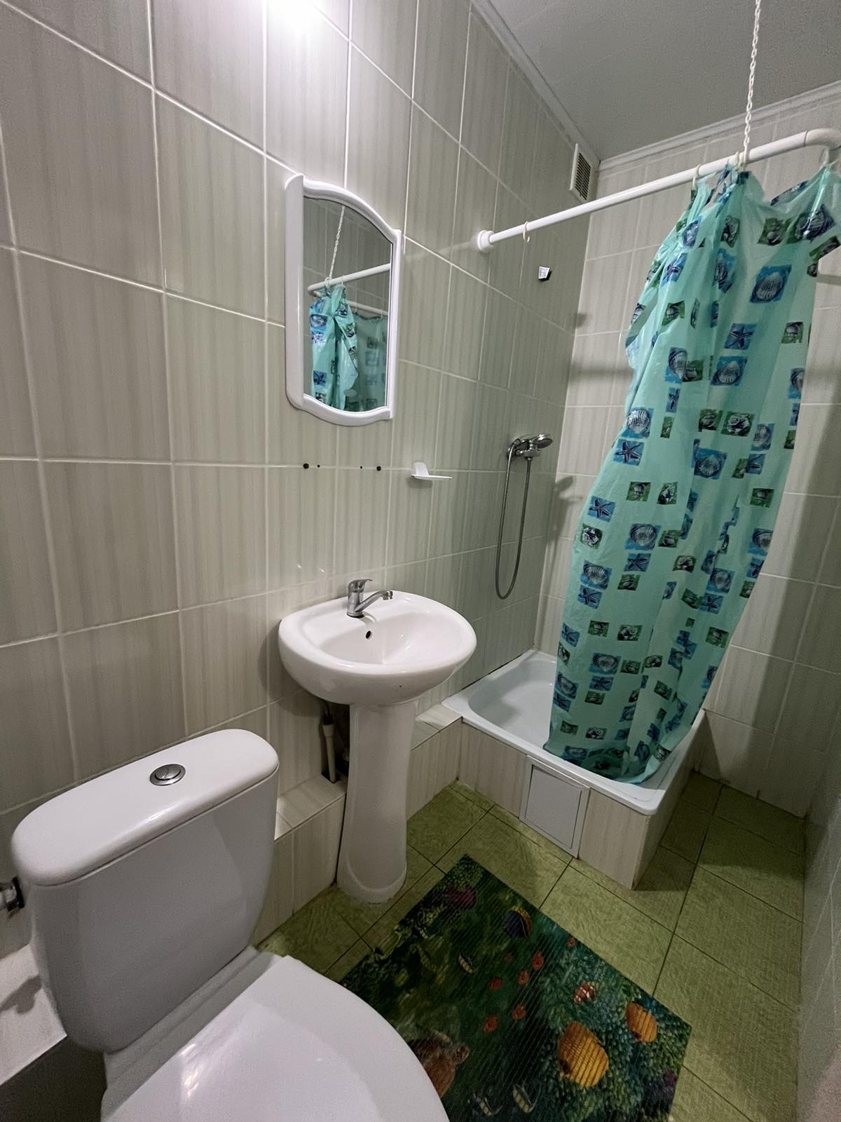 Небольшой двухместный номер с 2 отдельными кроватями