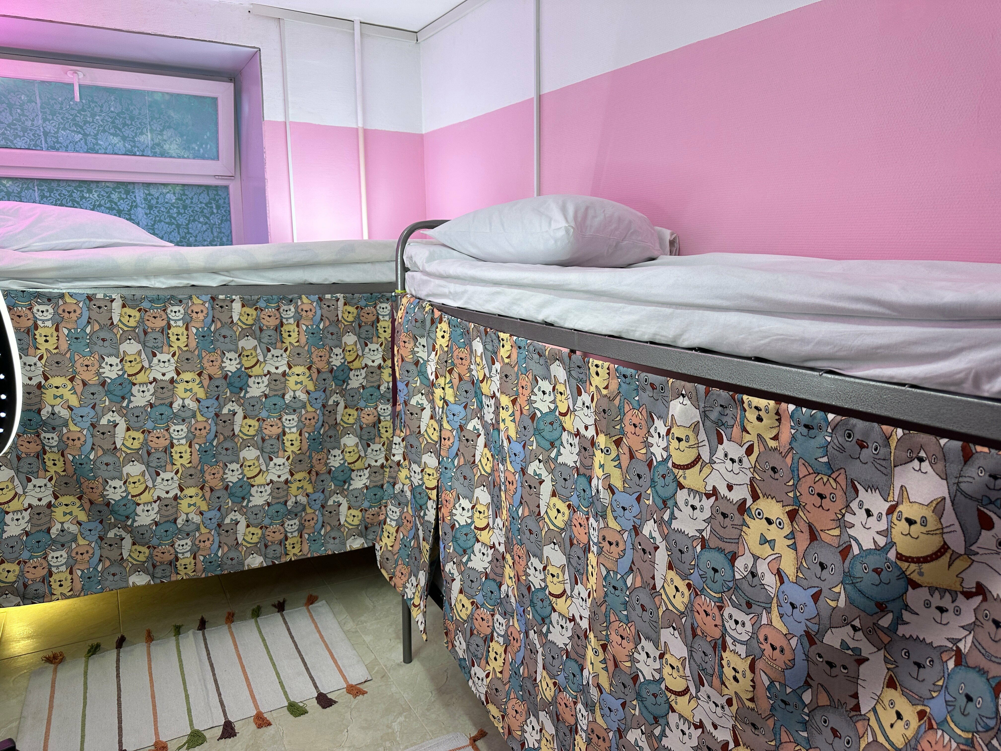 Кровать в общем номере для женщин с 4 кроватями