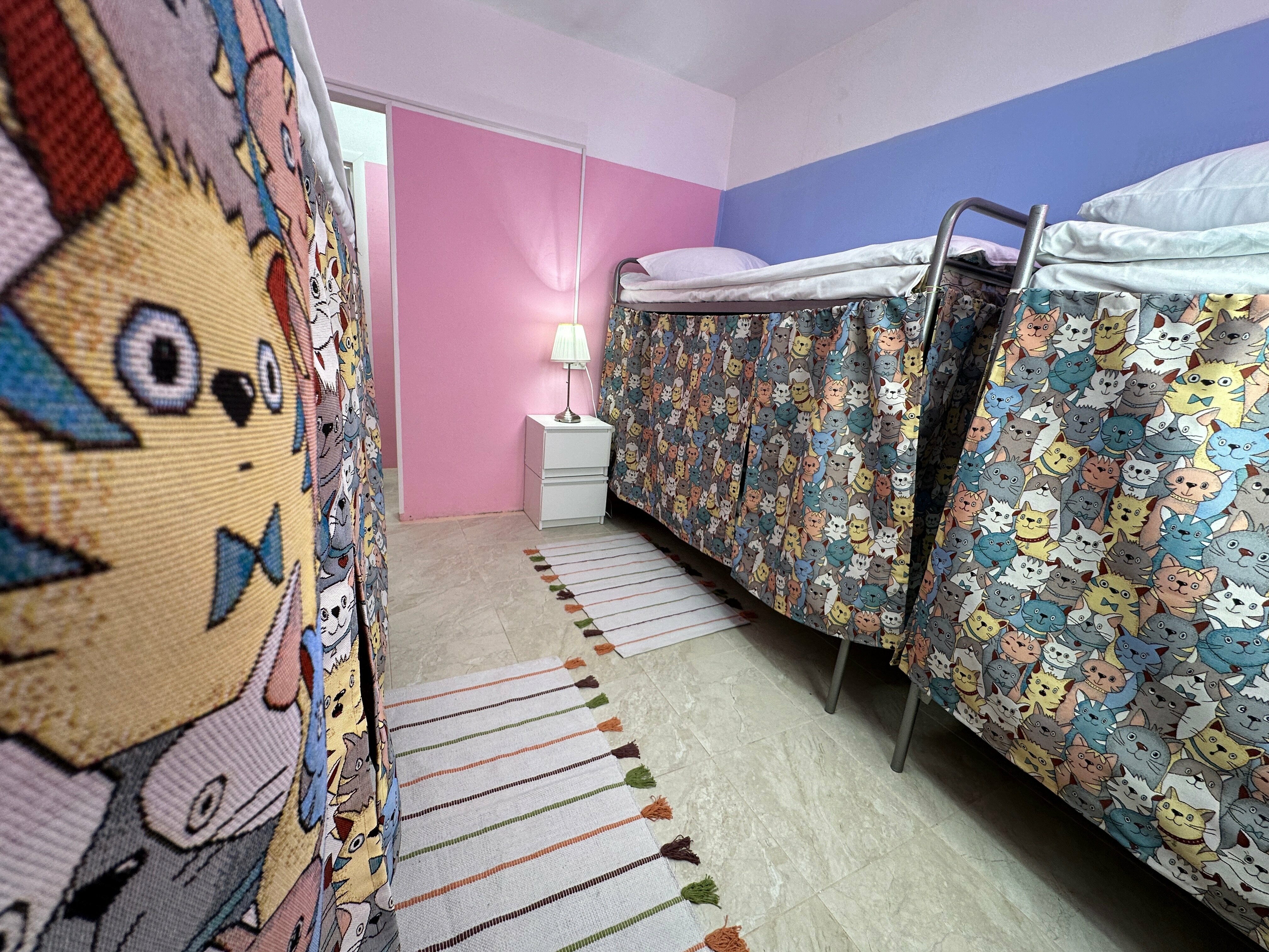 Кровать в общем номере для женщин с 4 кроватями