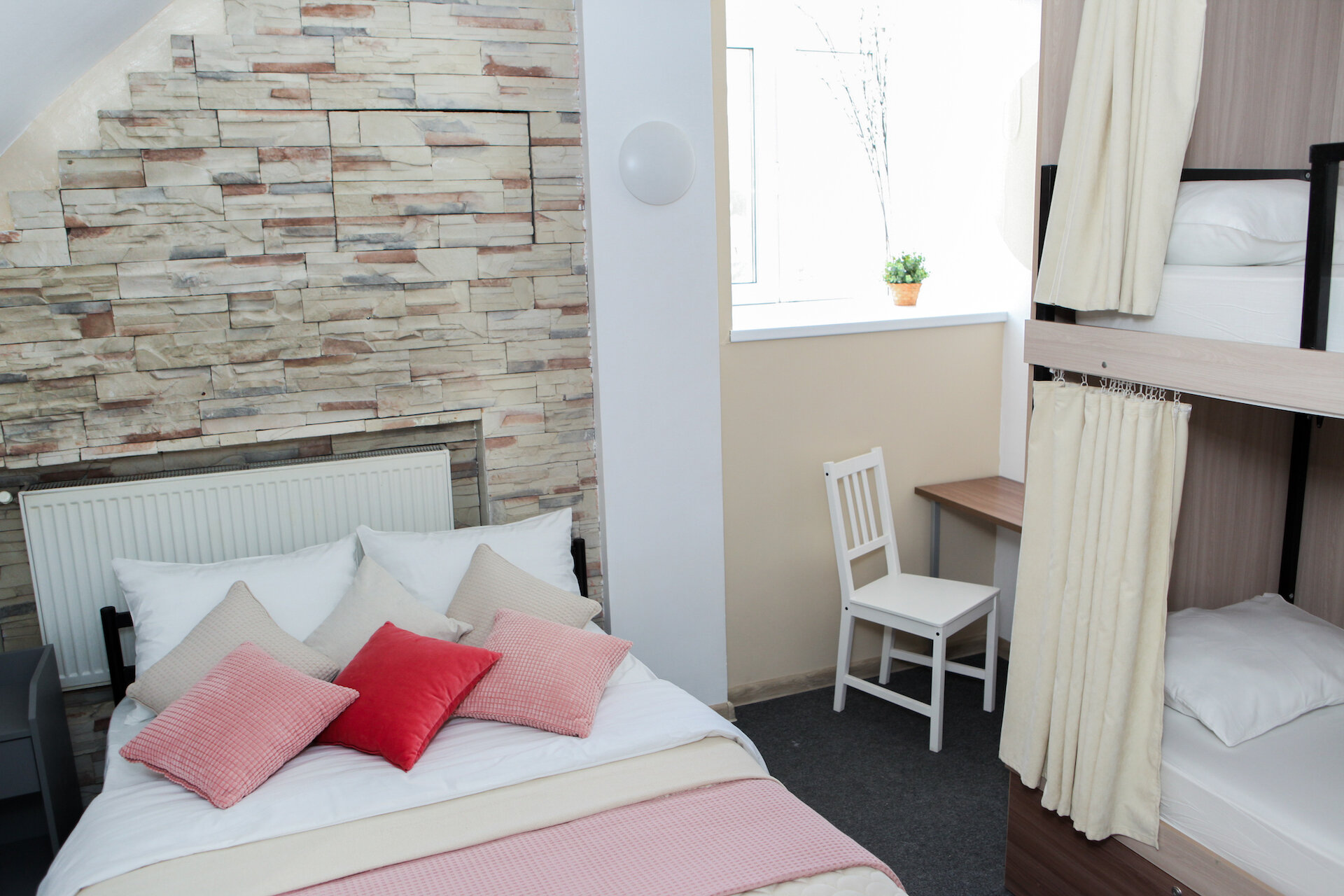 Четырехместный номер с душем