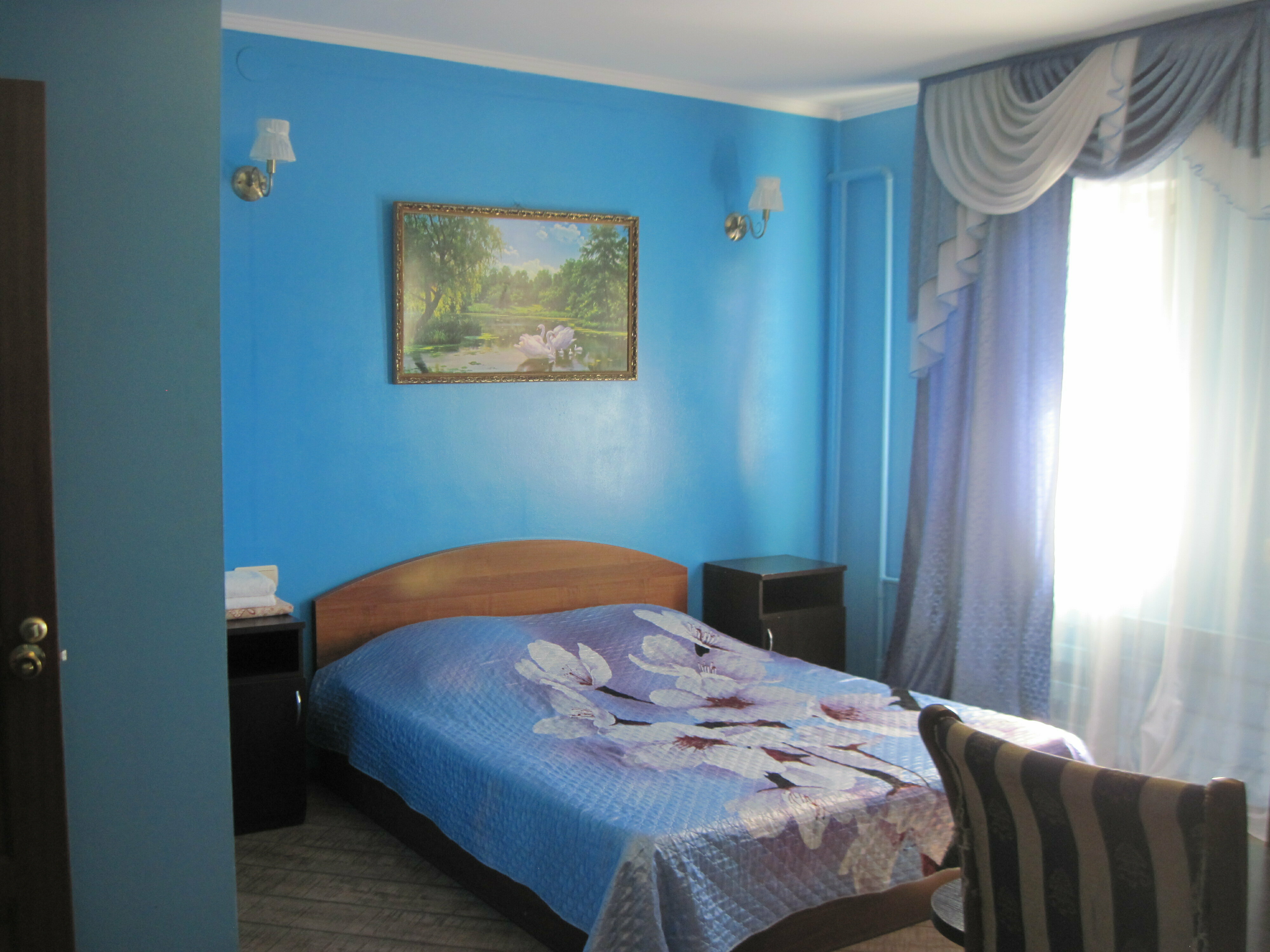 Номер-студия с кроватью размера "king-size" и диван-кроватью