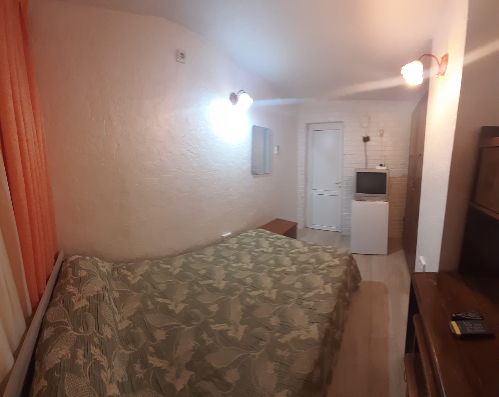 Двухместный номер с 1 кроватью и общей ванной комнатой