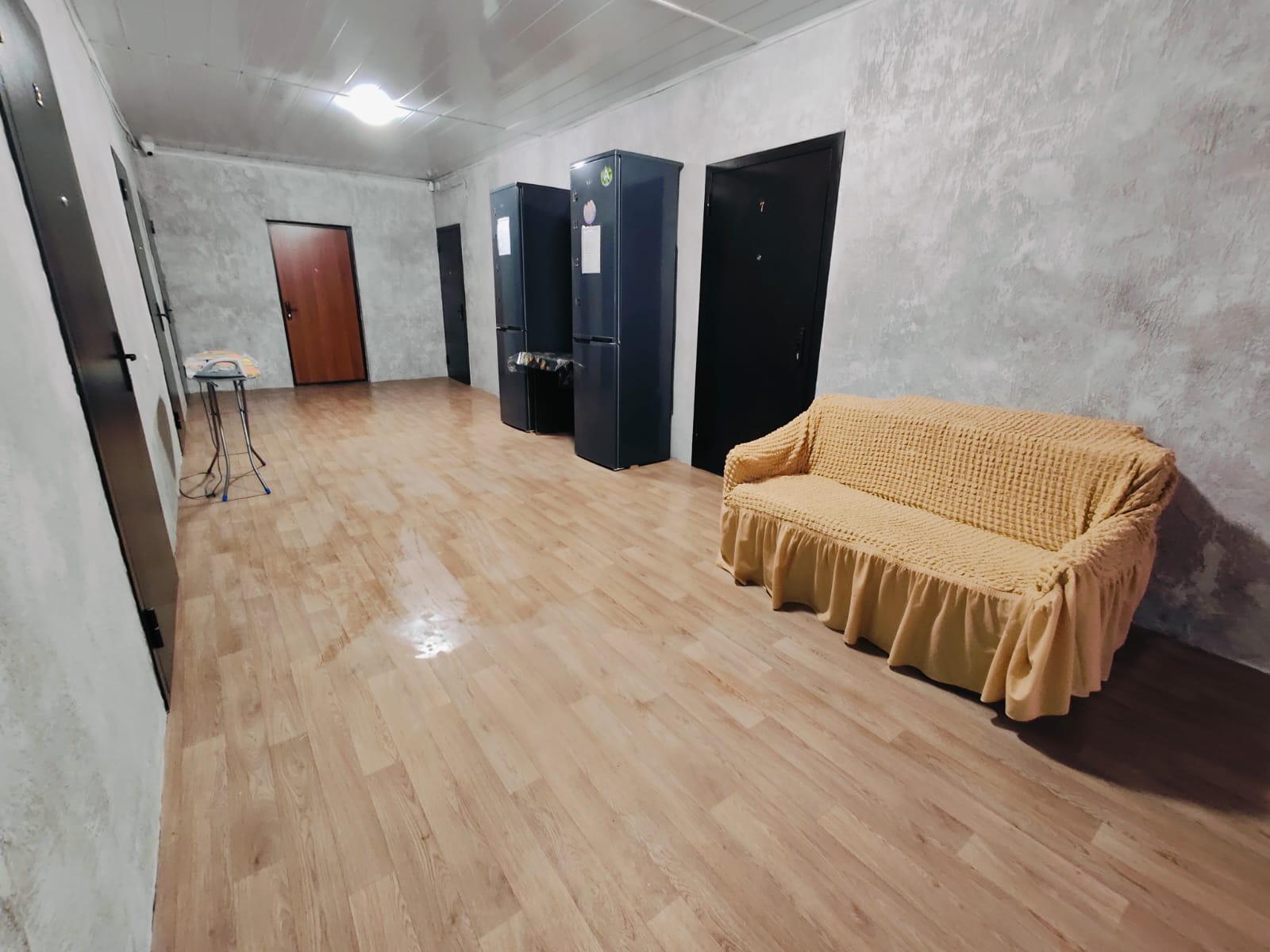 Семейный номер с общей ванной комнатой