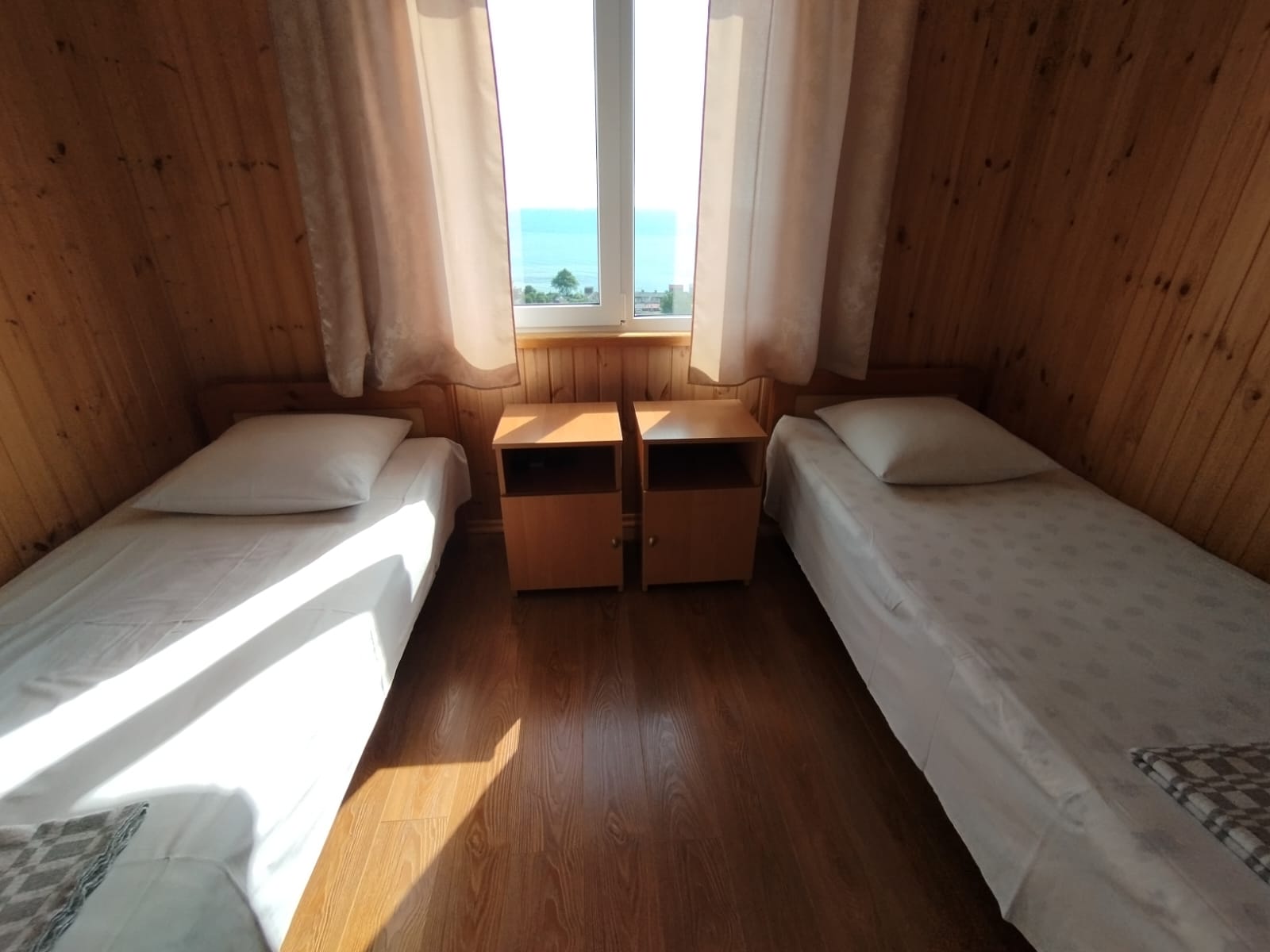 Двухместный номер эконом-класса с 2 отдельными кроватями