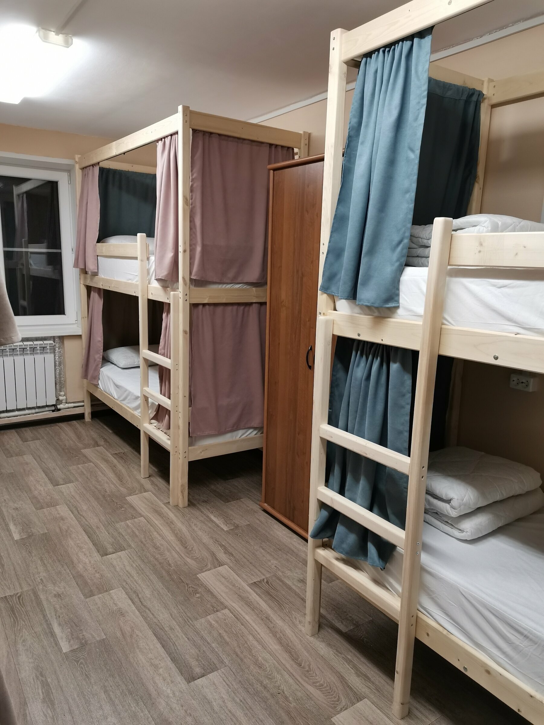 Общий номер для мужчин и женщин с 8 кроватями