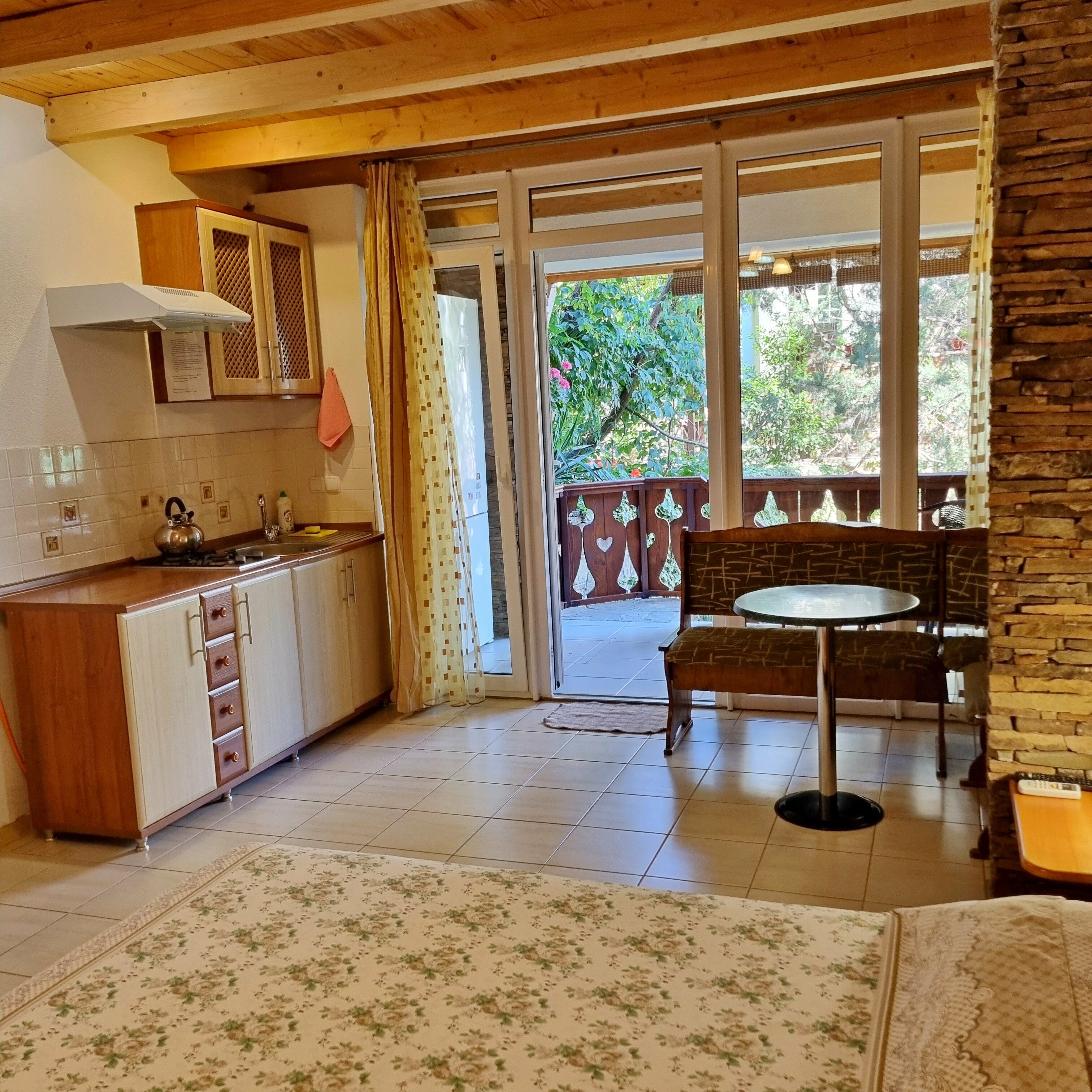 Номер-студия с видом на сад