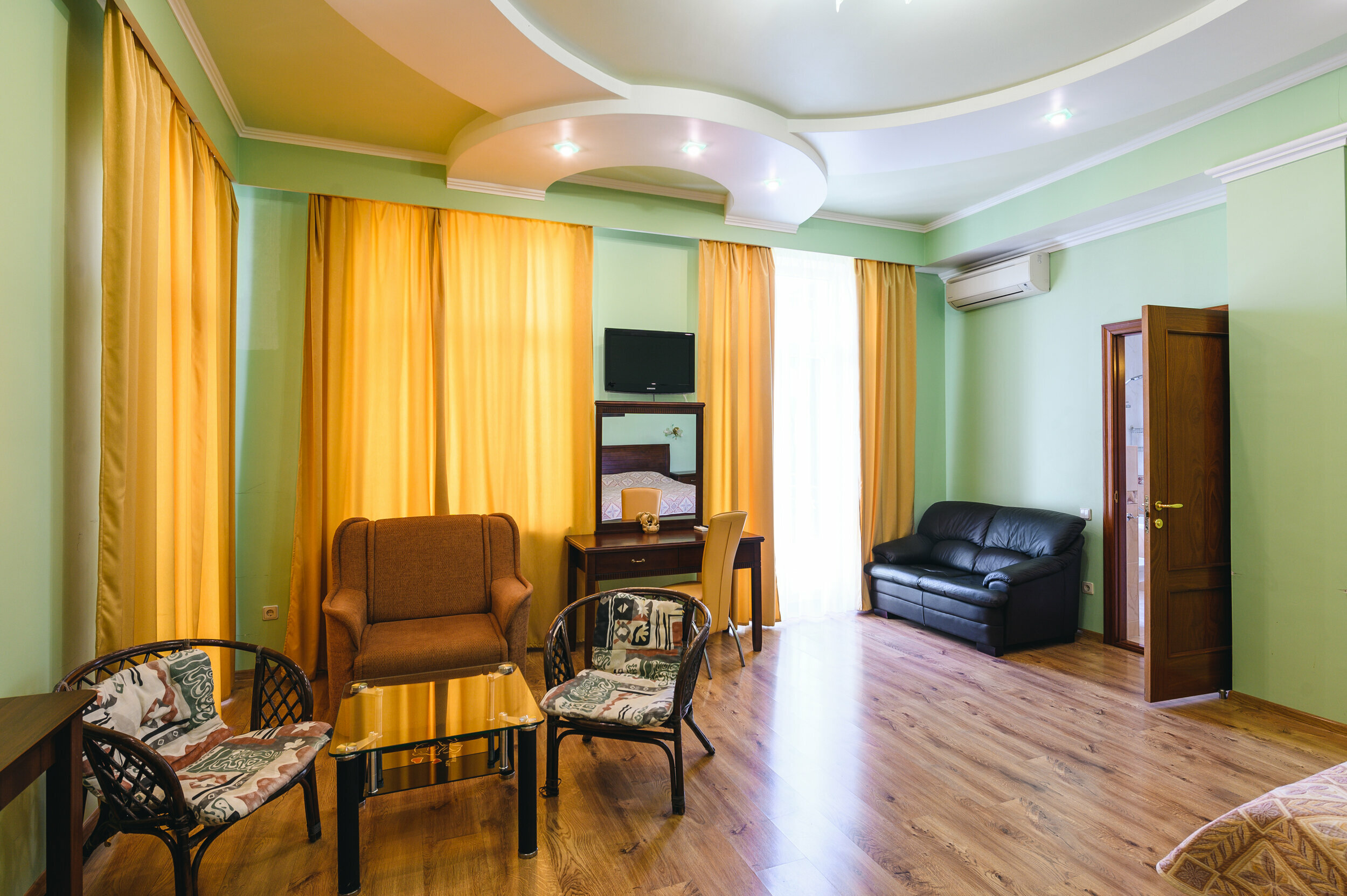 34 Полулюкс , балкон , вид на море