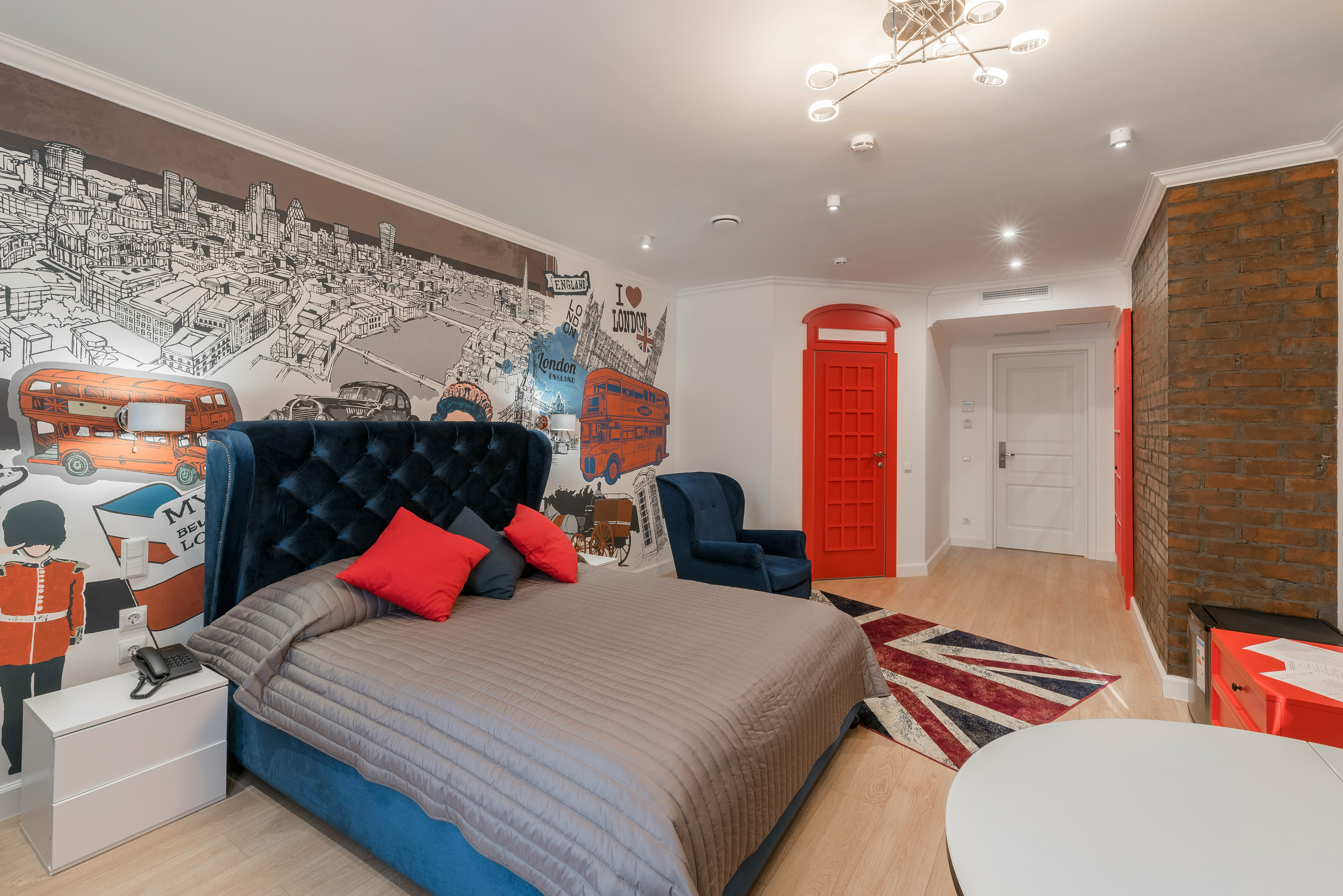 Двухместный номер с двуспальной кроватью и дополнительной кроватью