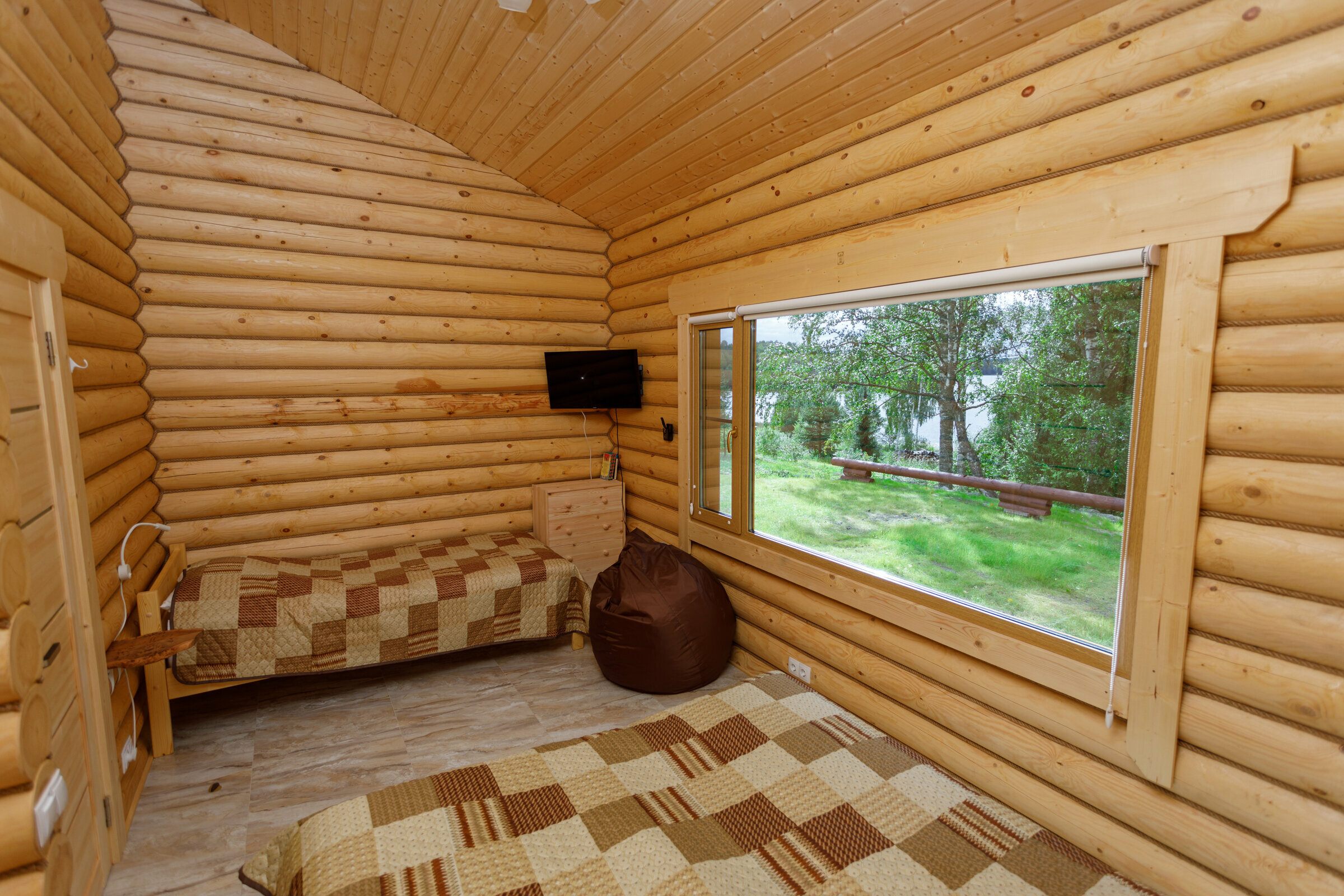 Дом с видом на озеро