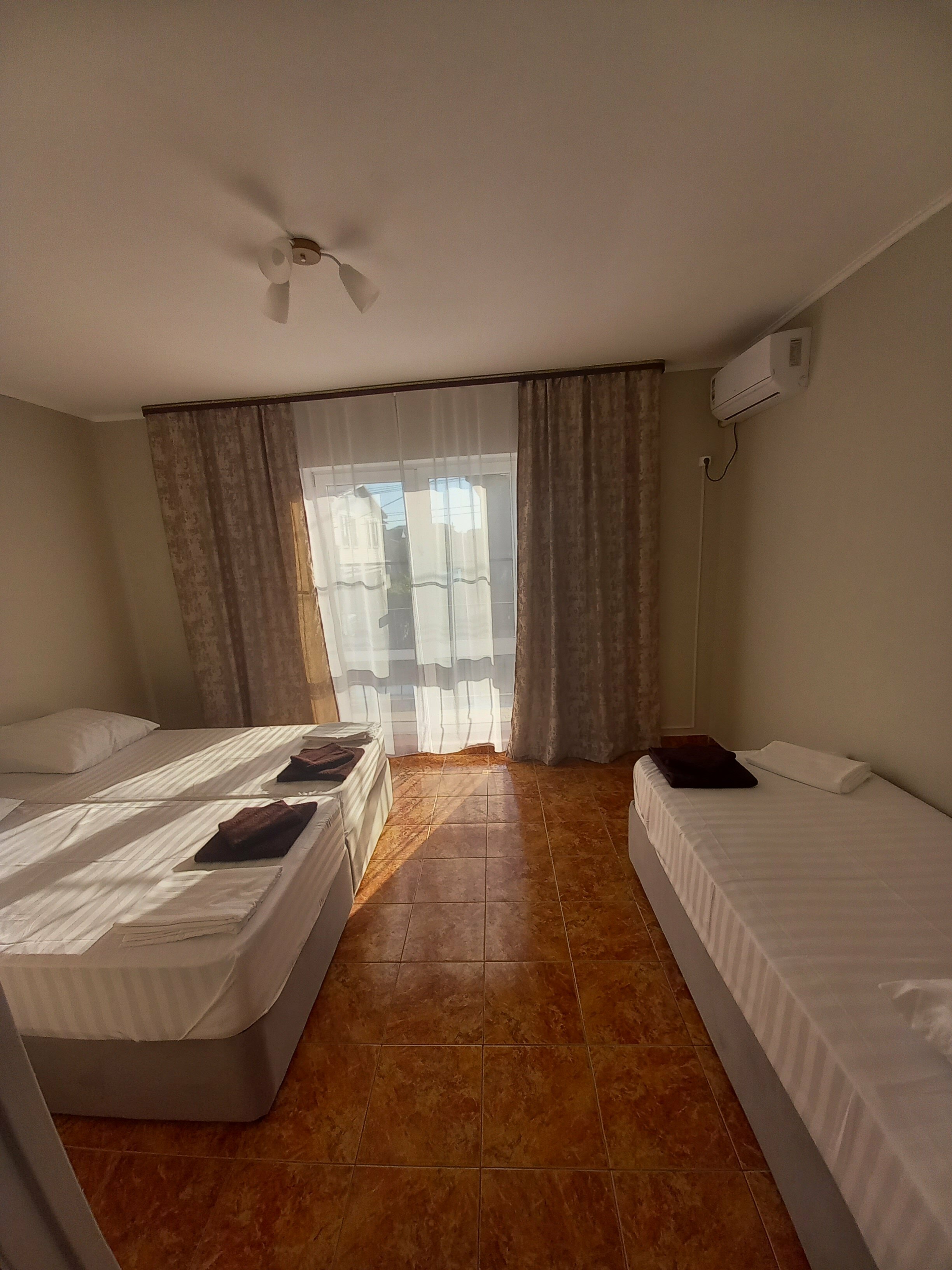 Трехместный номер с балконом