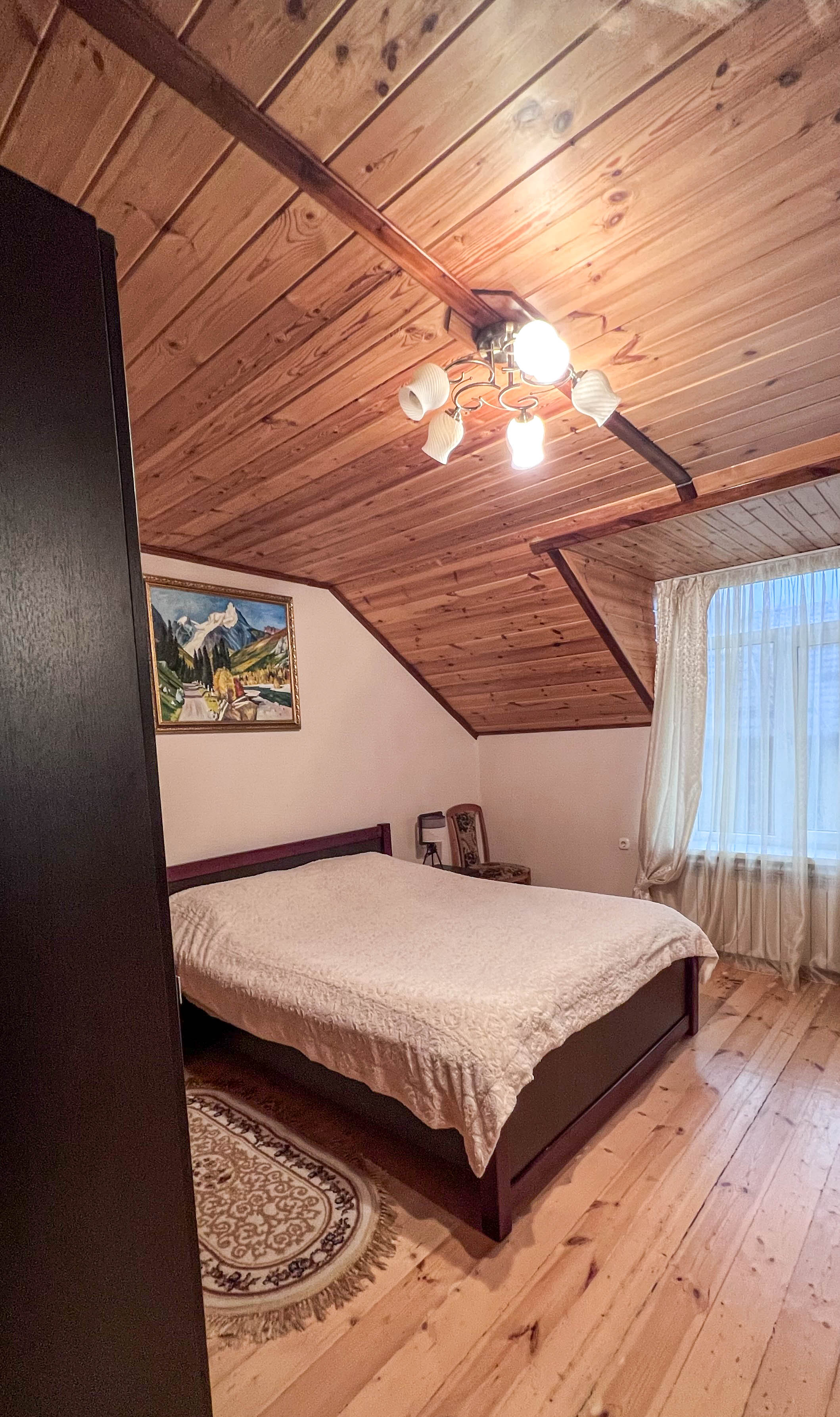 Семейный номер с видом на горы