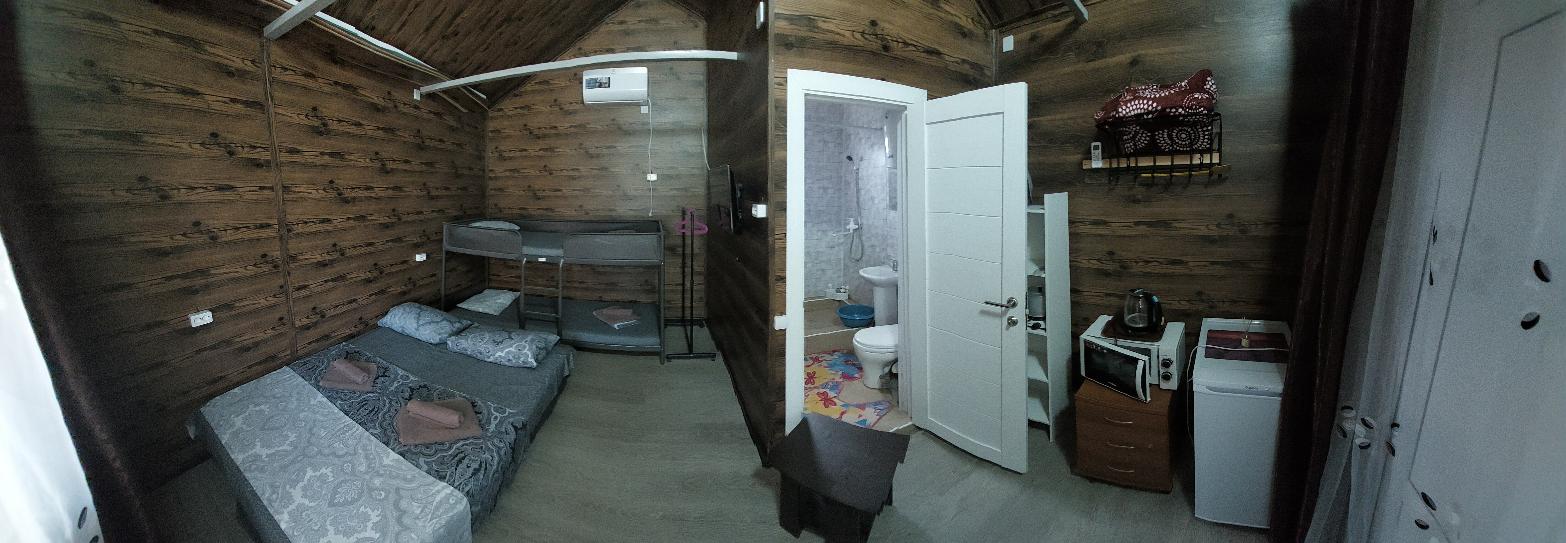 Четырехместный номер с душем