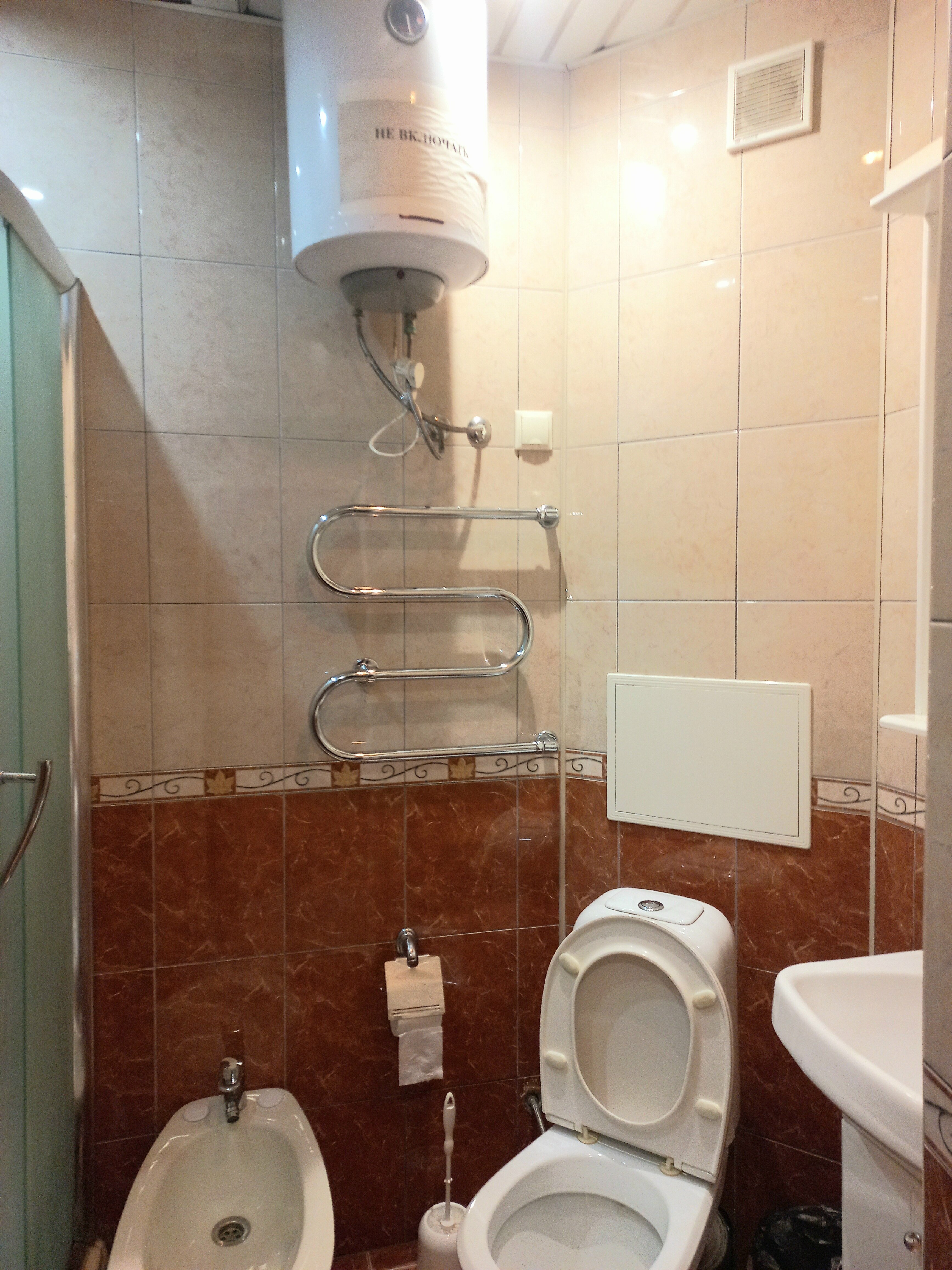 Двухместный номер с двуспальной кроватью и дополнительной кроватью