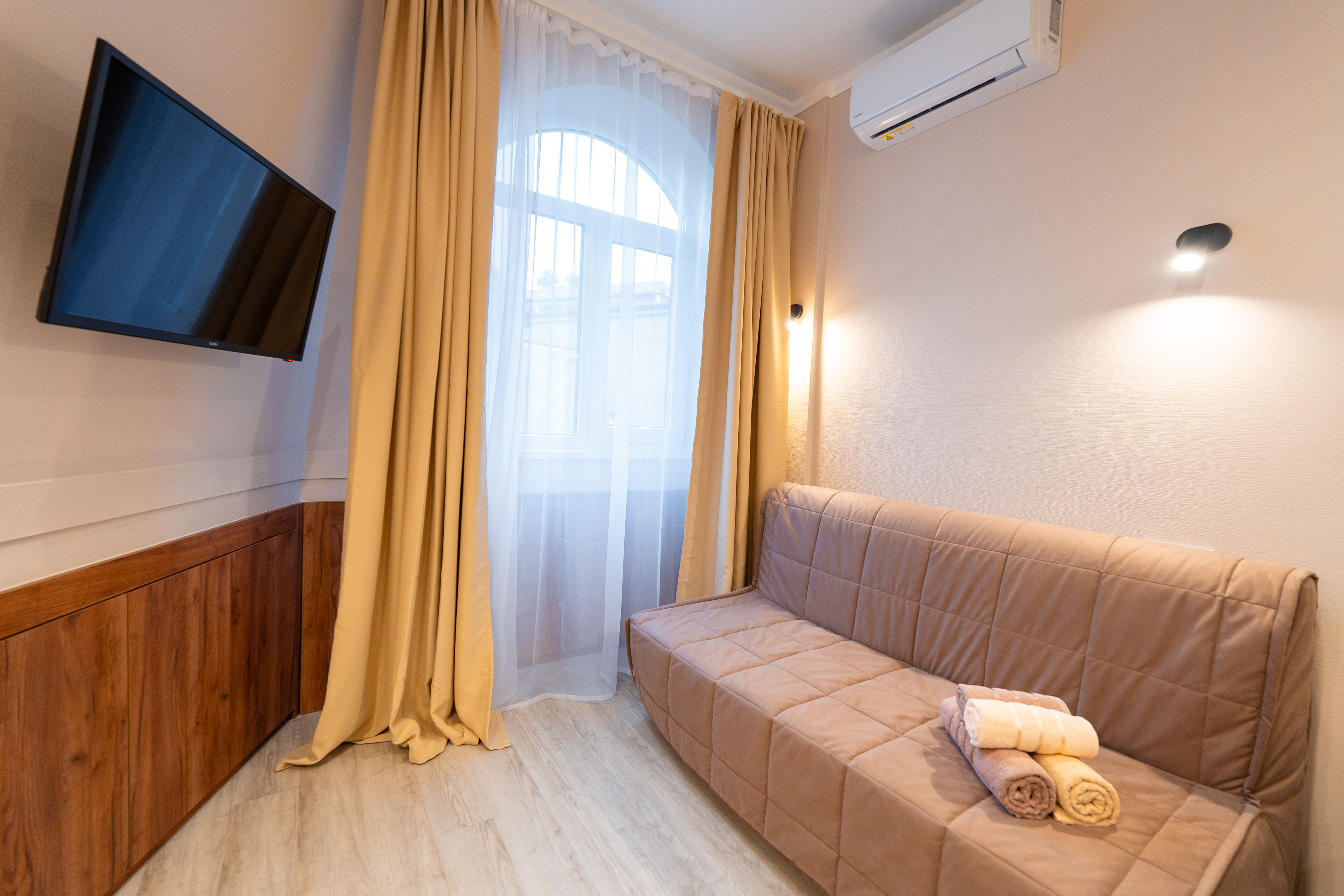 Трехместный номер с собственной ванной комнатой