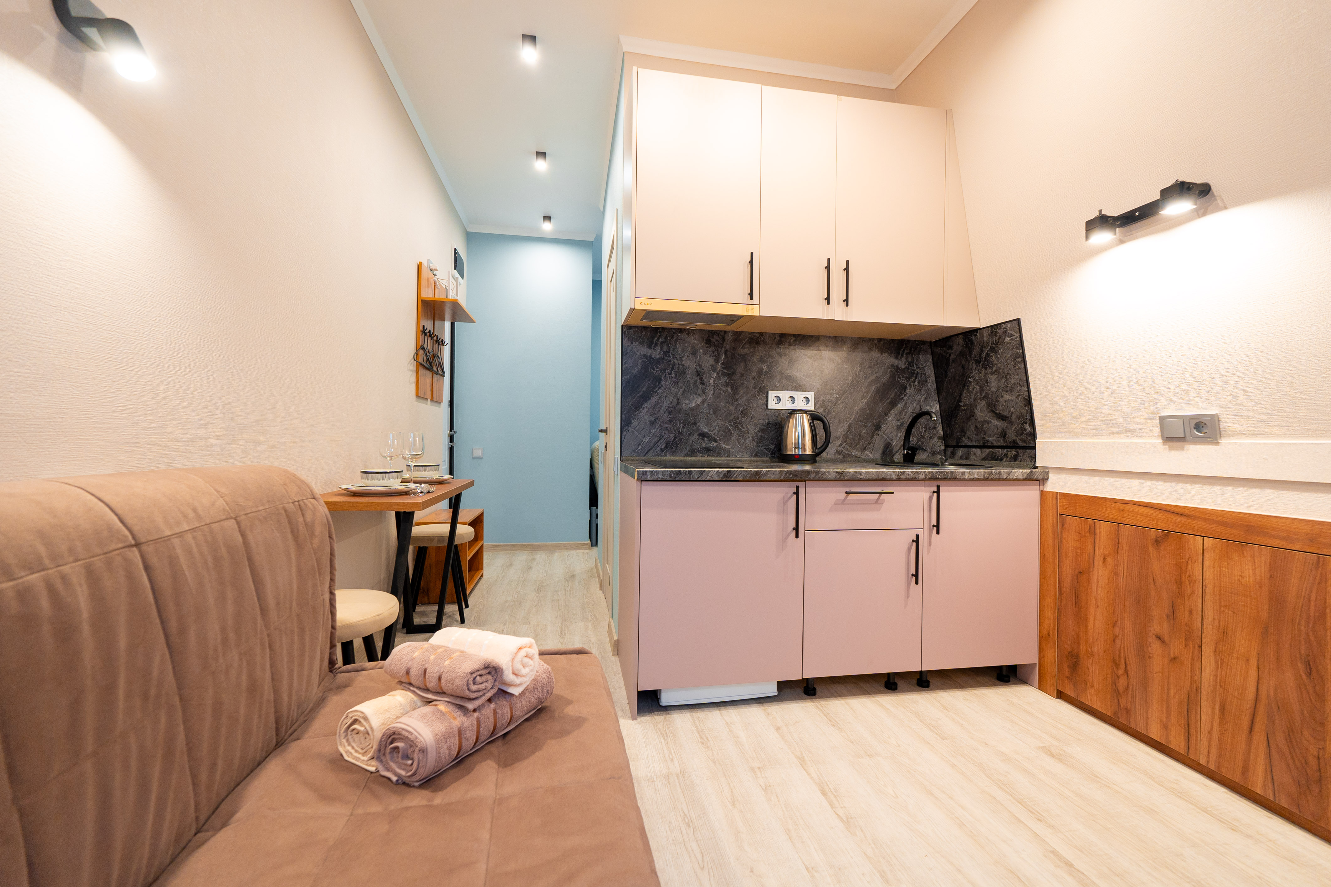 Трехместный номер с собственной ванной комнатой