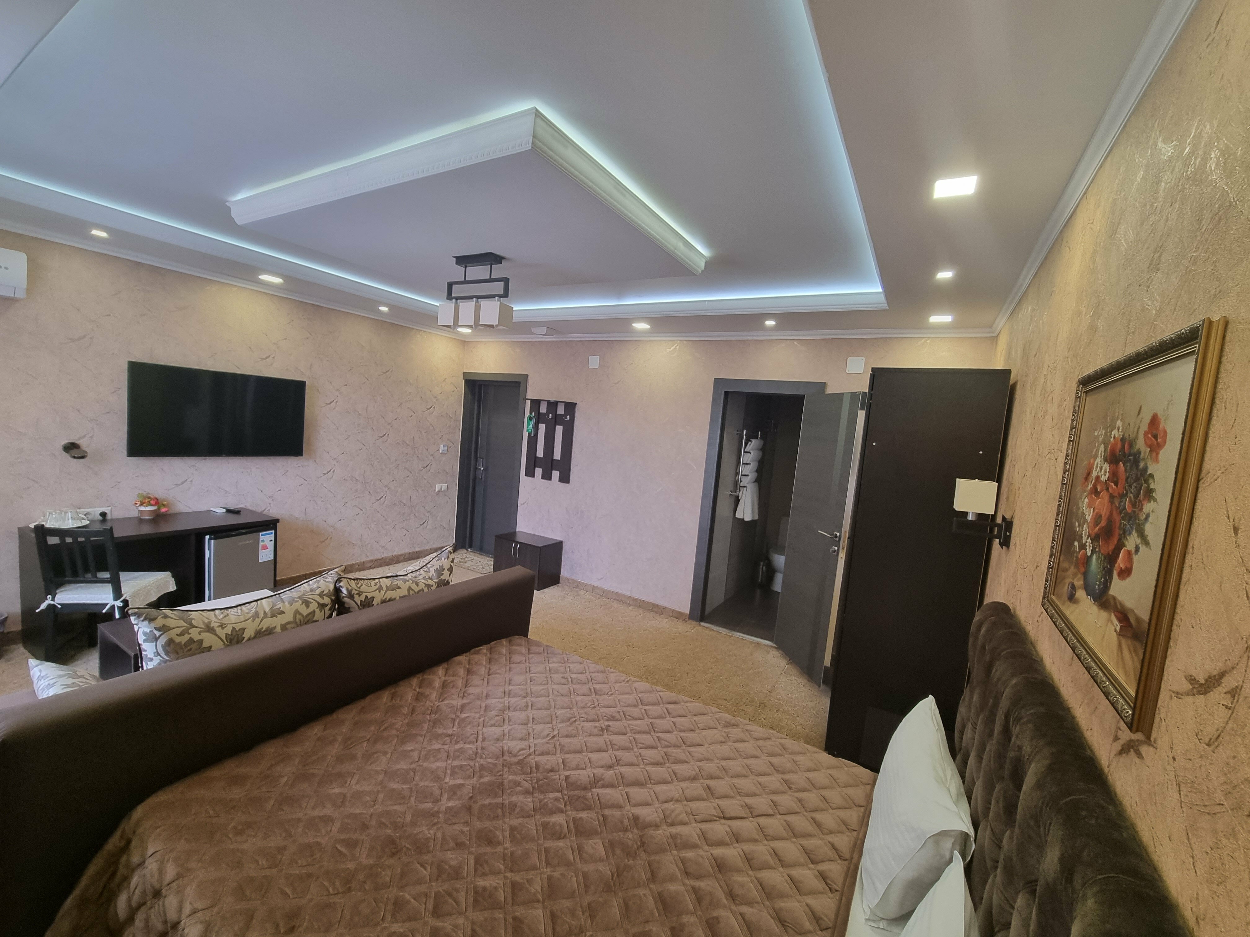 Люкс с кроватью размера «king-size» и балконом