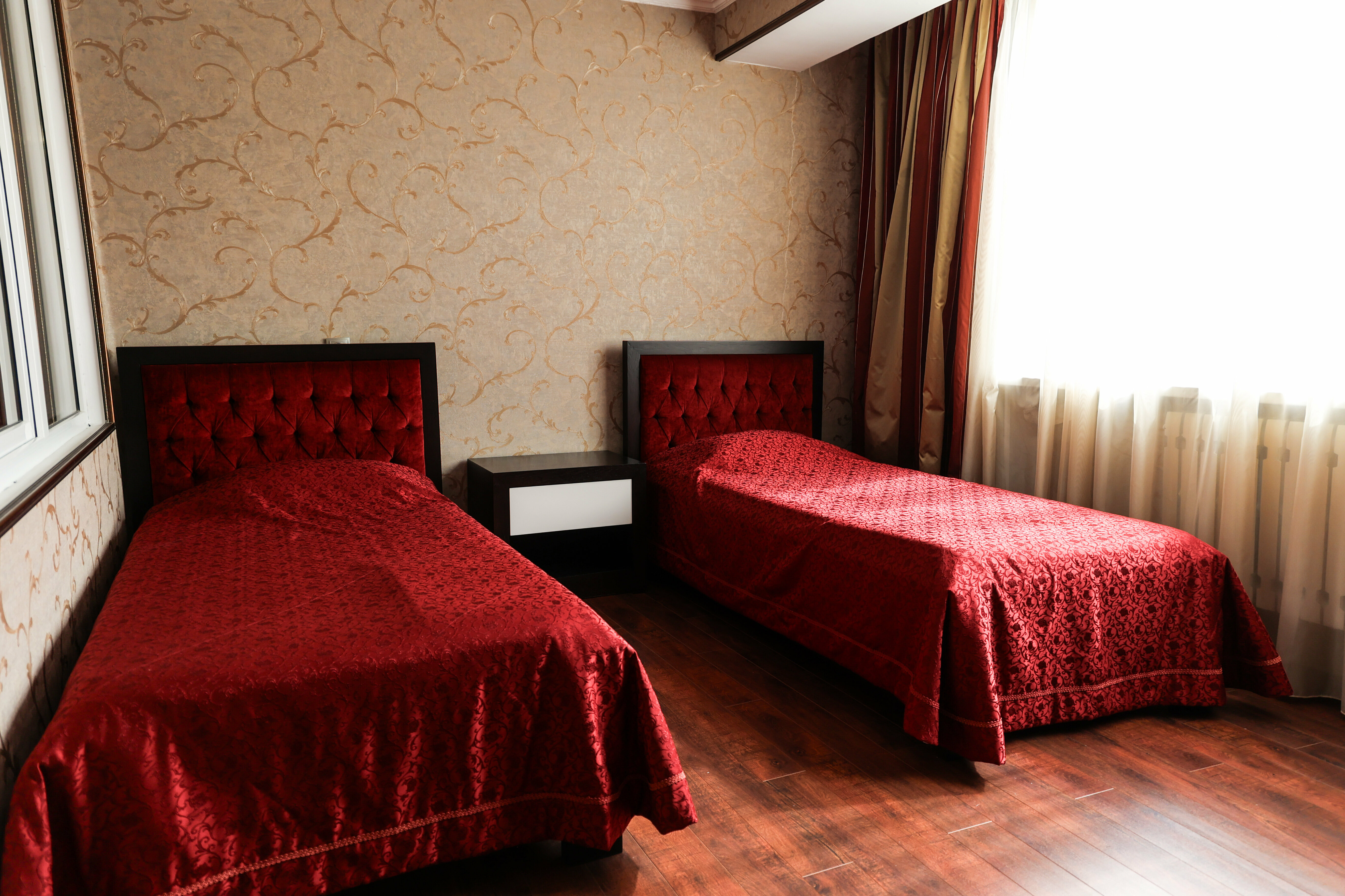 Просторный двухместный номер с 2 отдельными кроватями