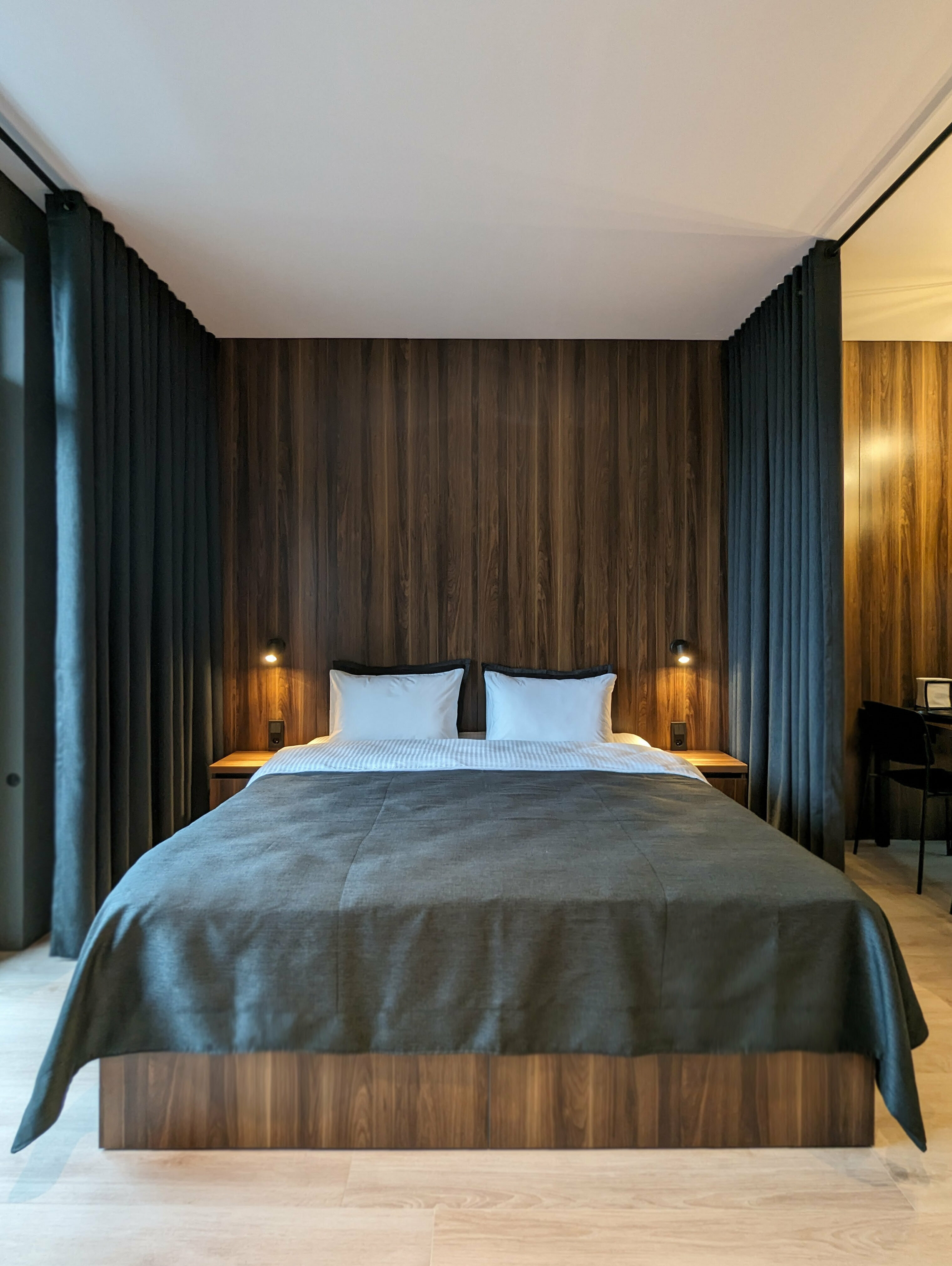 Номер-студия с кроватью размера "king-size" и диван-кроватью