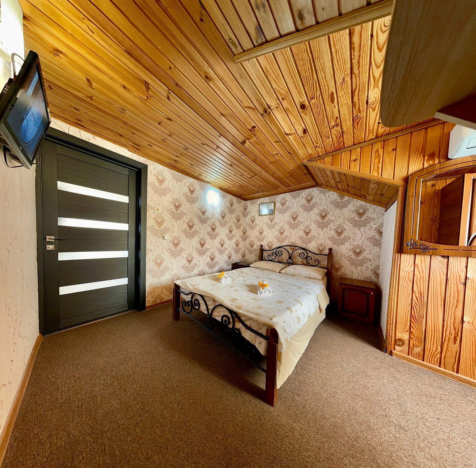 Двухместный номер с 1 кроватью или 2 отдельными кроватями и общей ванной комнатой