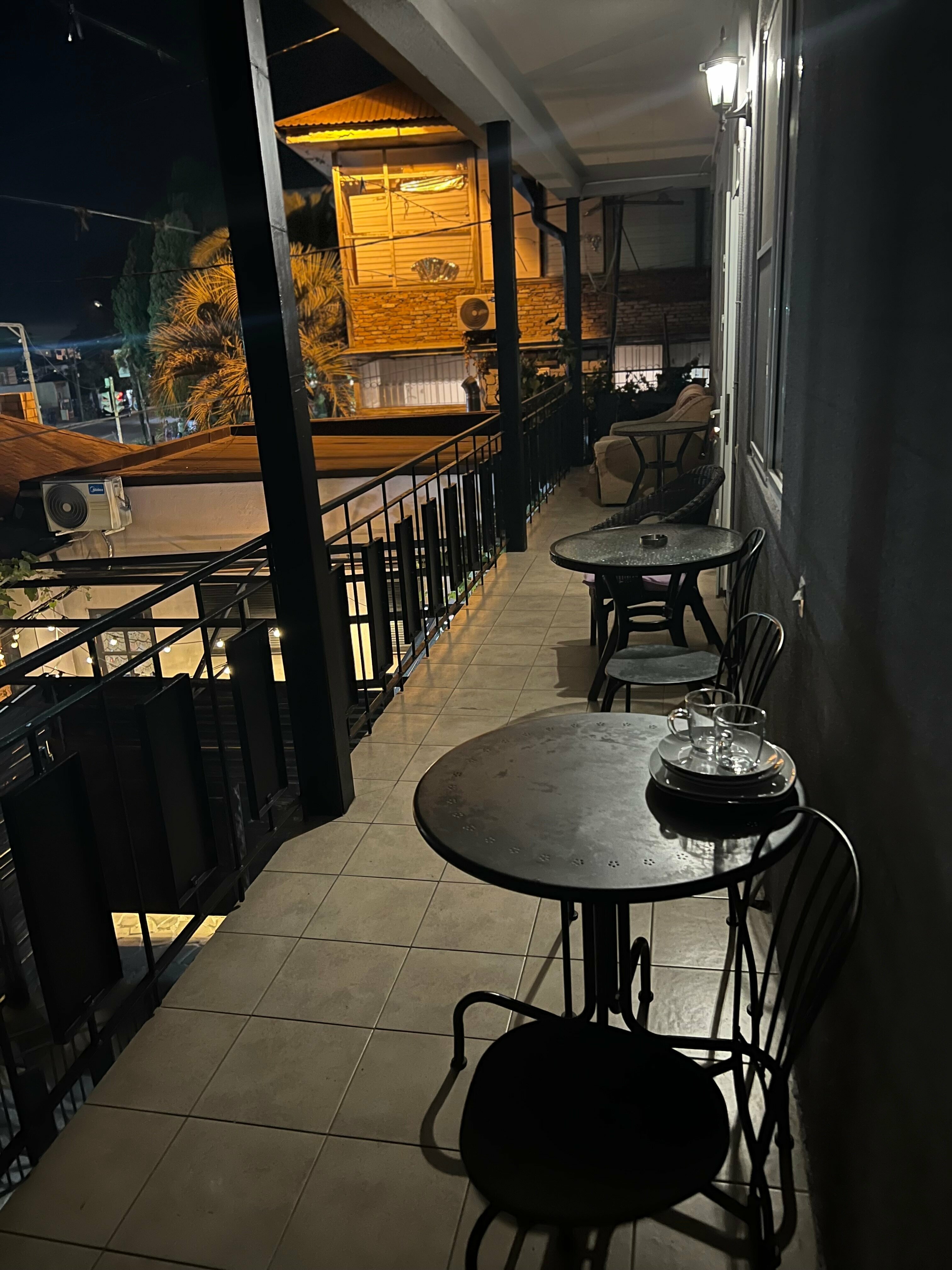 Трехместный номер эконом-класса с общей ванной комнатой