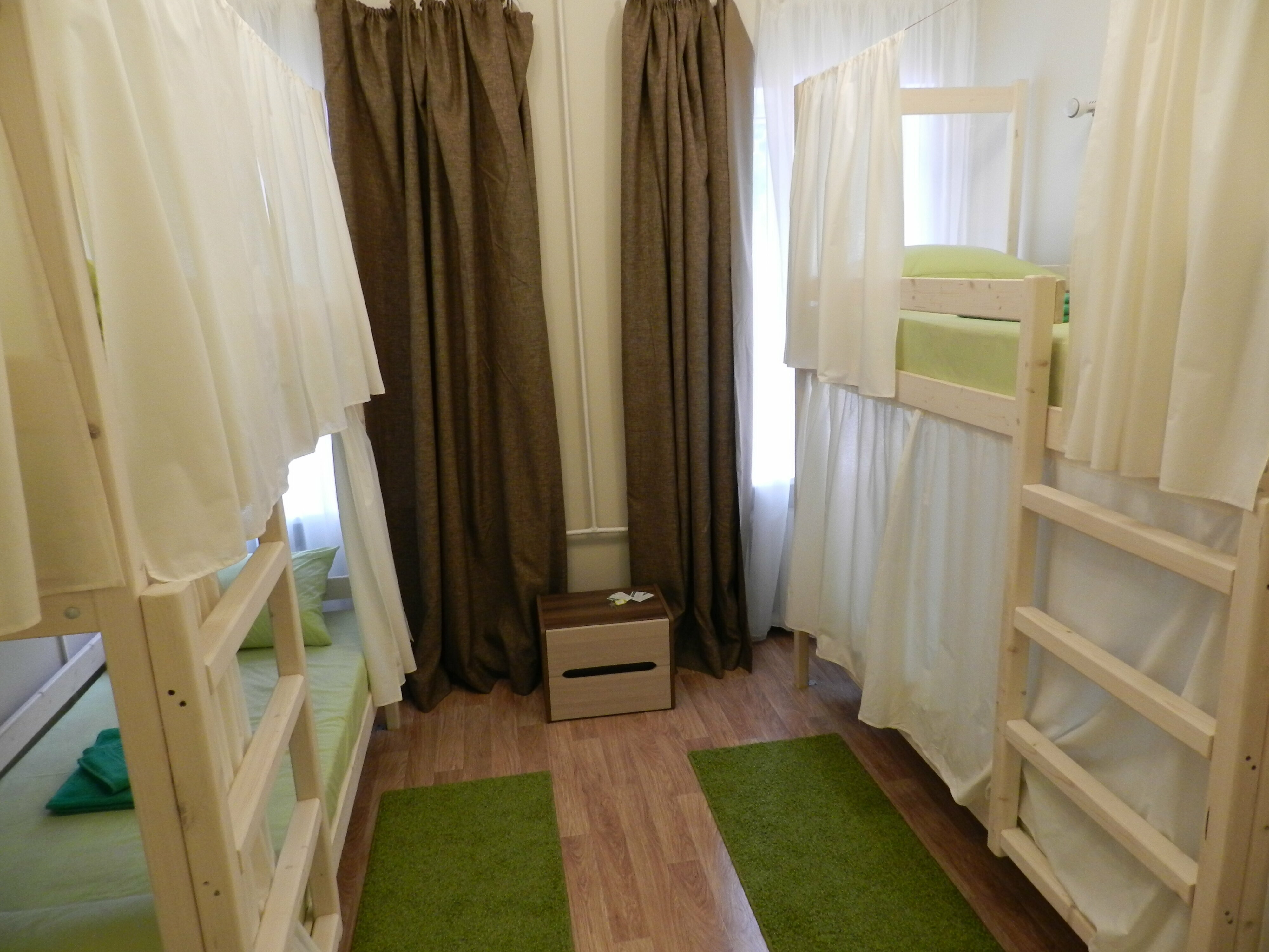 Кровать в общем 4-местном номере для мужчин и женщин