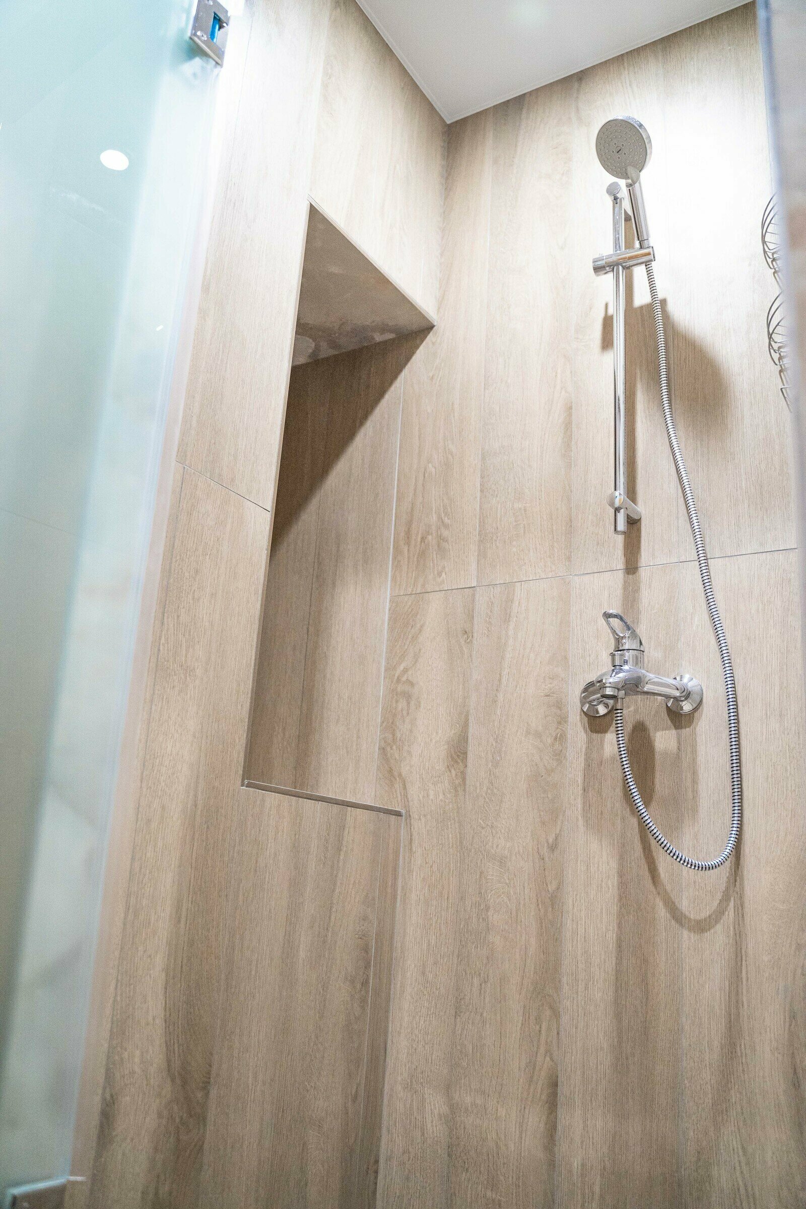 Кровать в общем 8-местном номере для мужчин и женщин