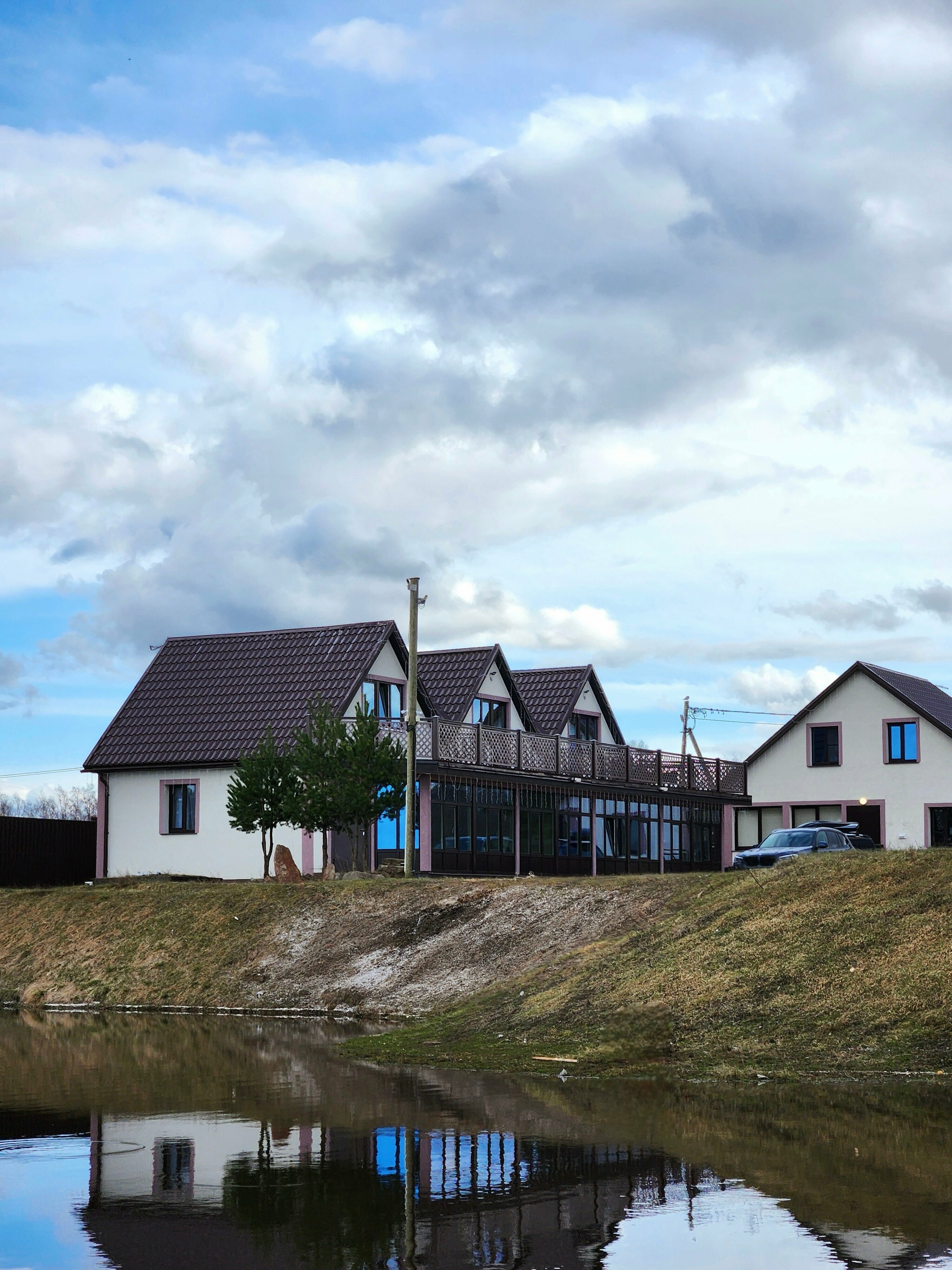 Коттедж с балконом