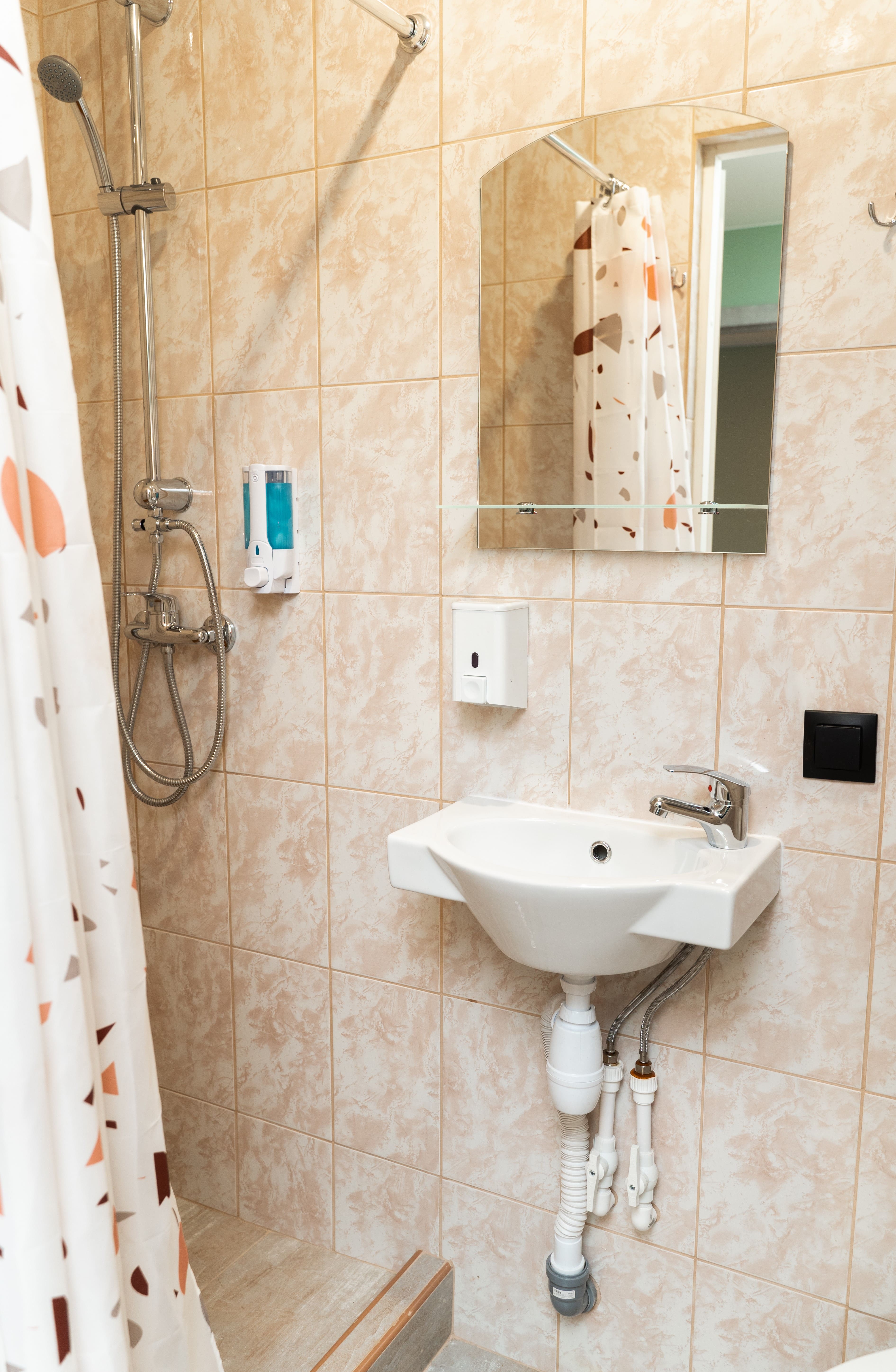 Четырехместный номер с душем