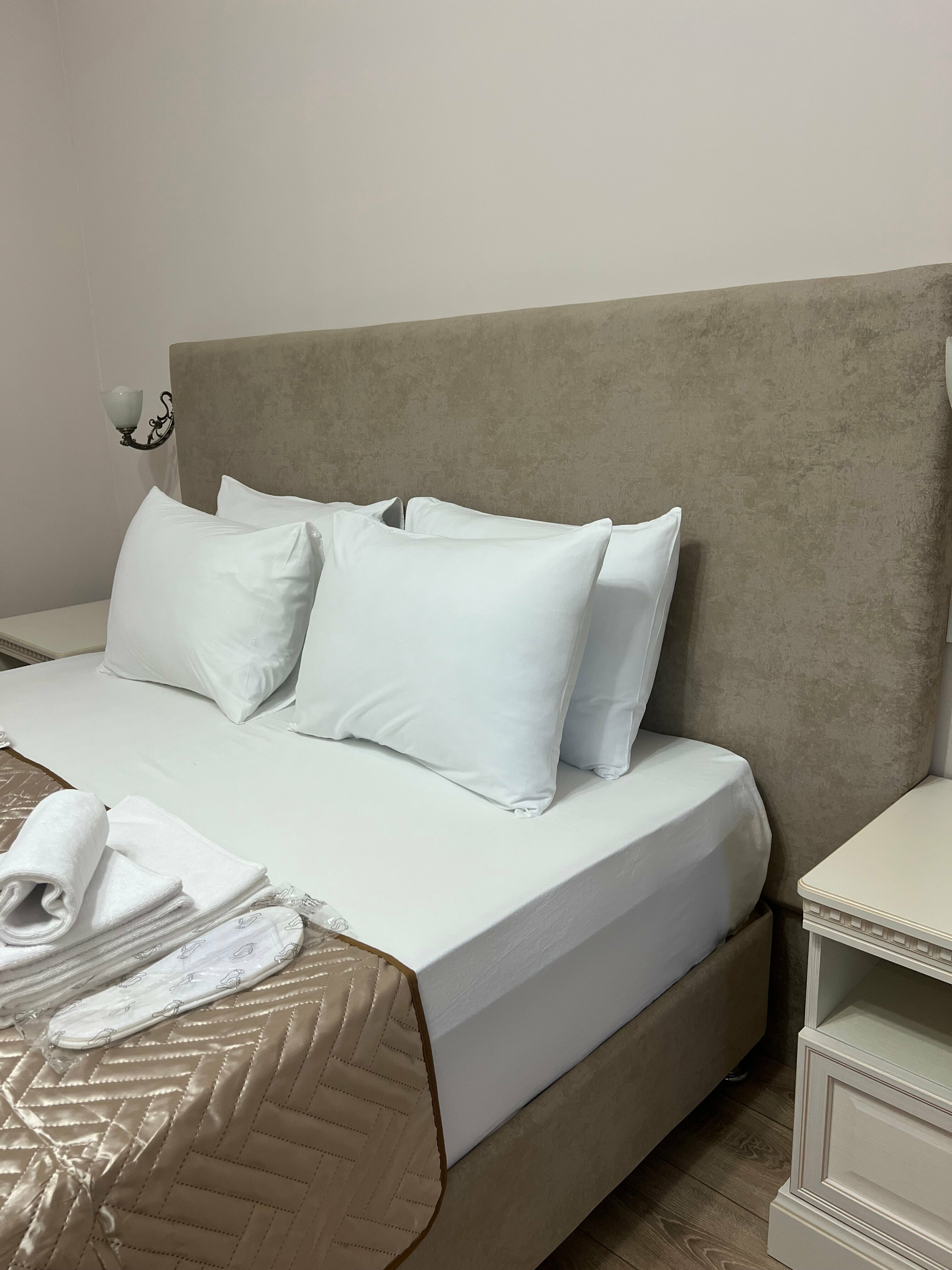 Трехместный номер Делюкс №8