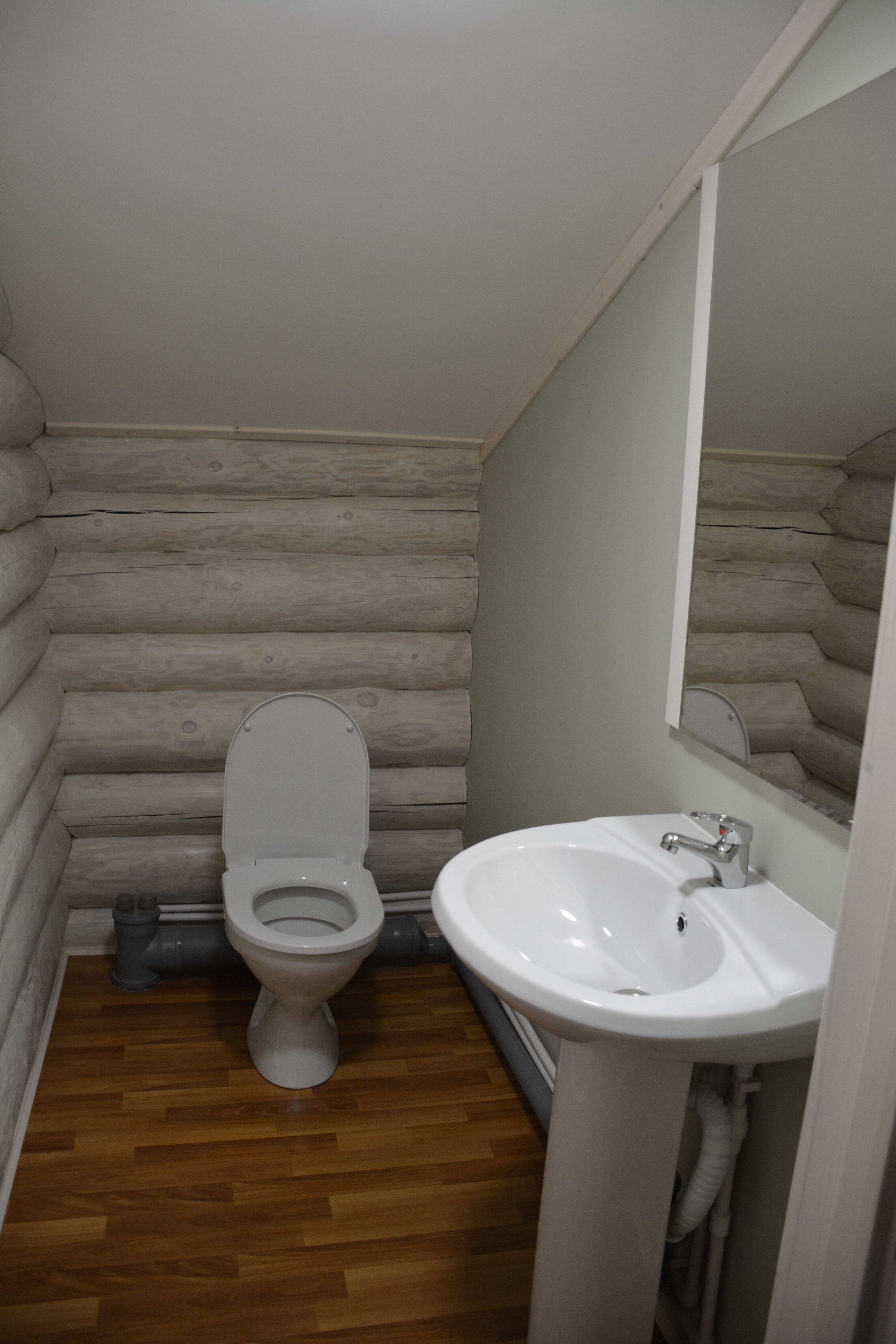 Дом с балконом