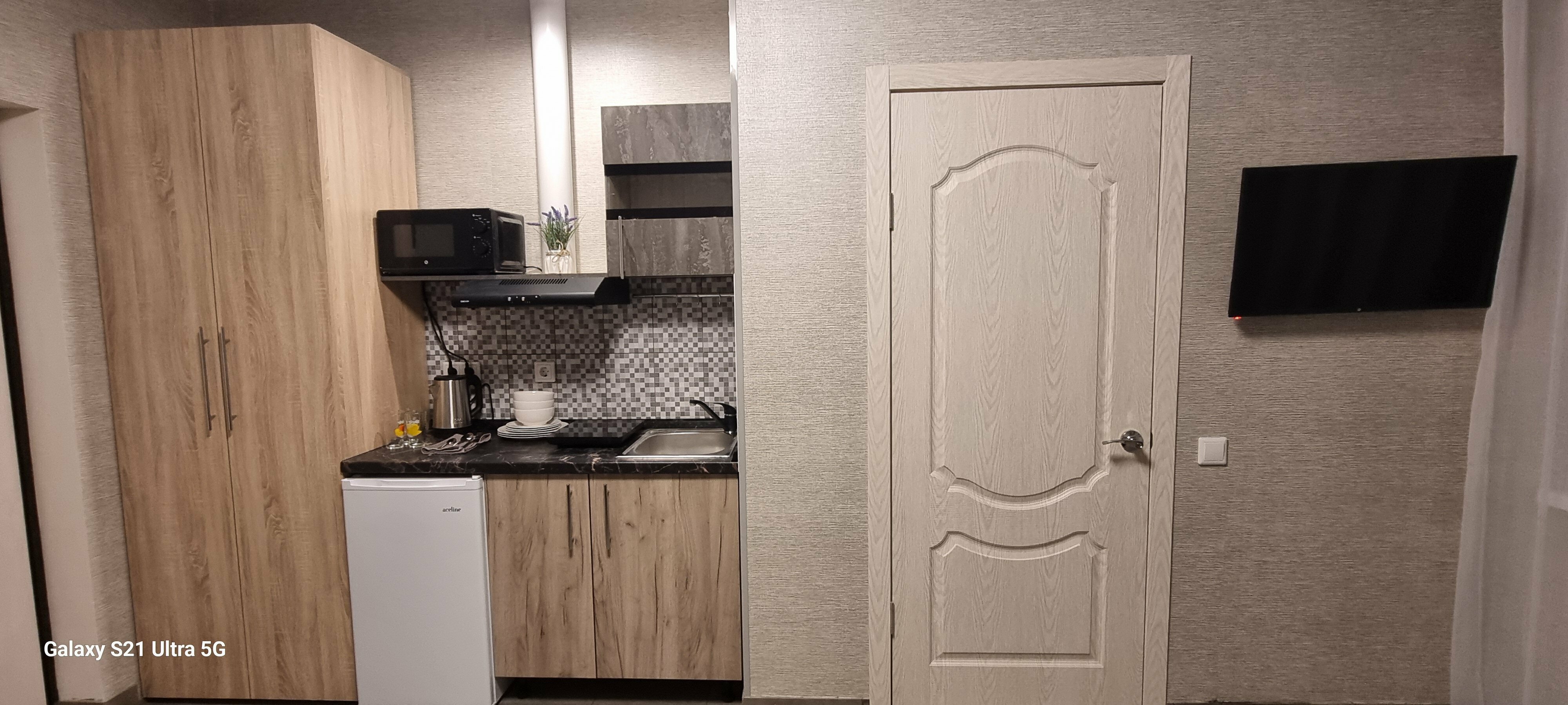 Трехместный номер  с собственным душем и туалетом. №1