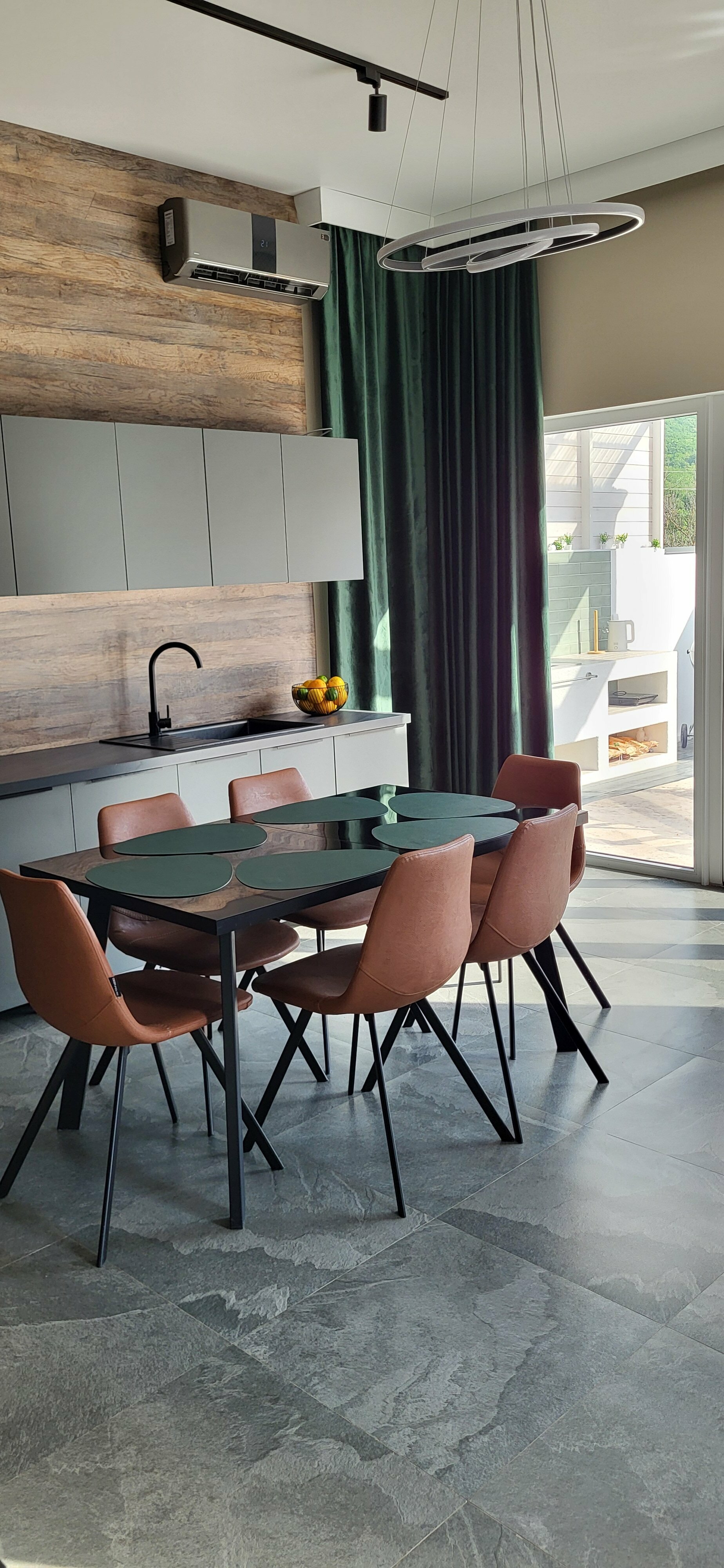 Дом с собственным бассейном