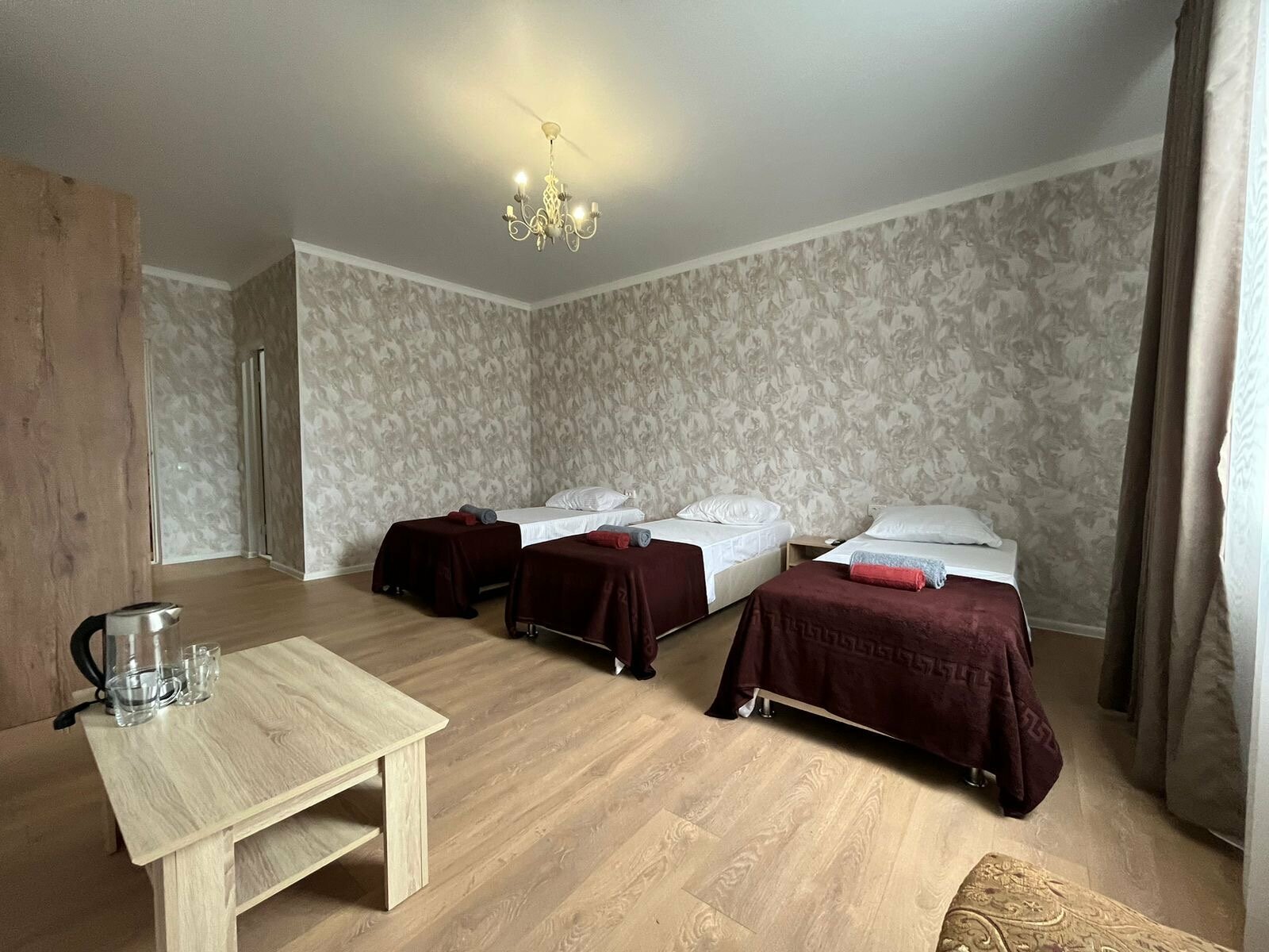 Трехместный номер с основными удобствами